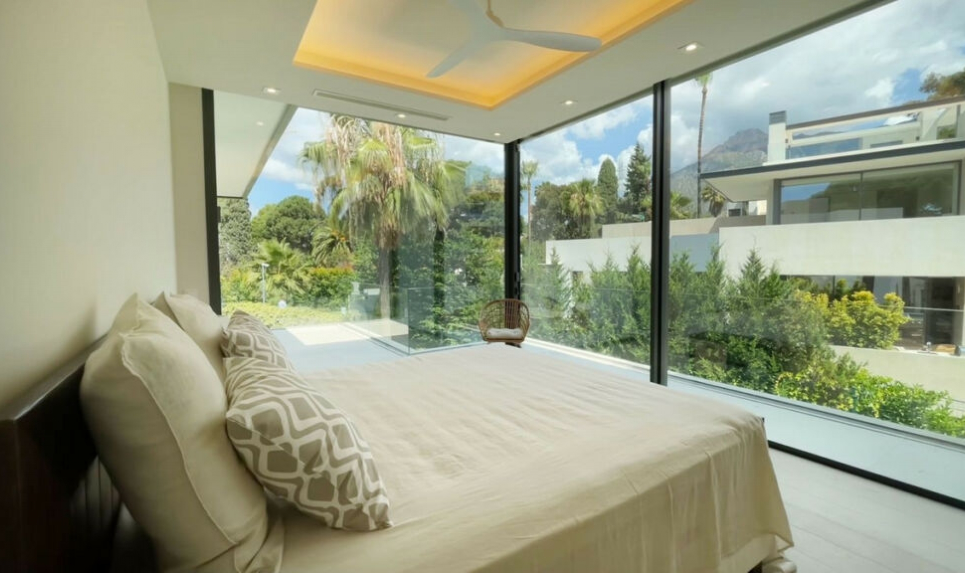 Resale - House -
The Golden Mile