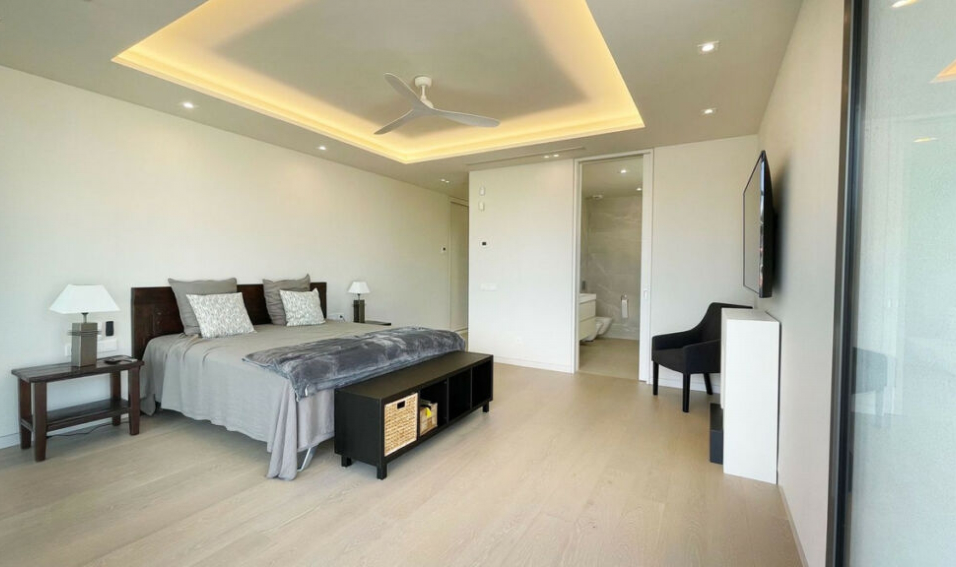 Resale - House -
The Golden Mile