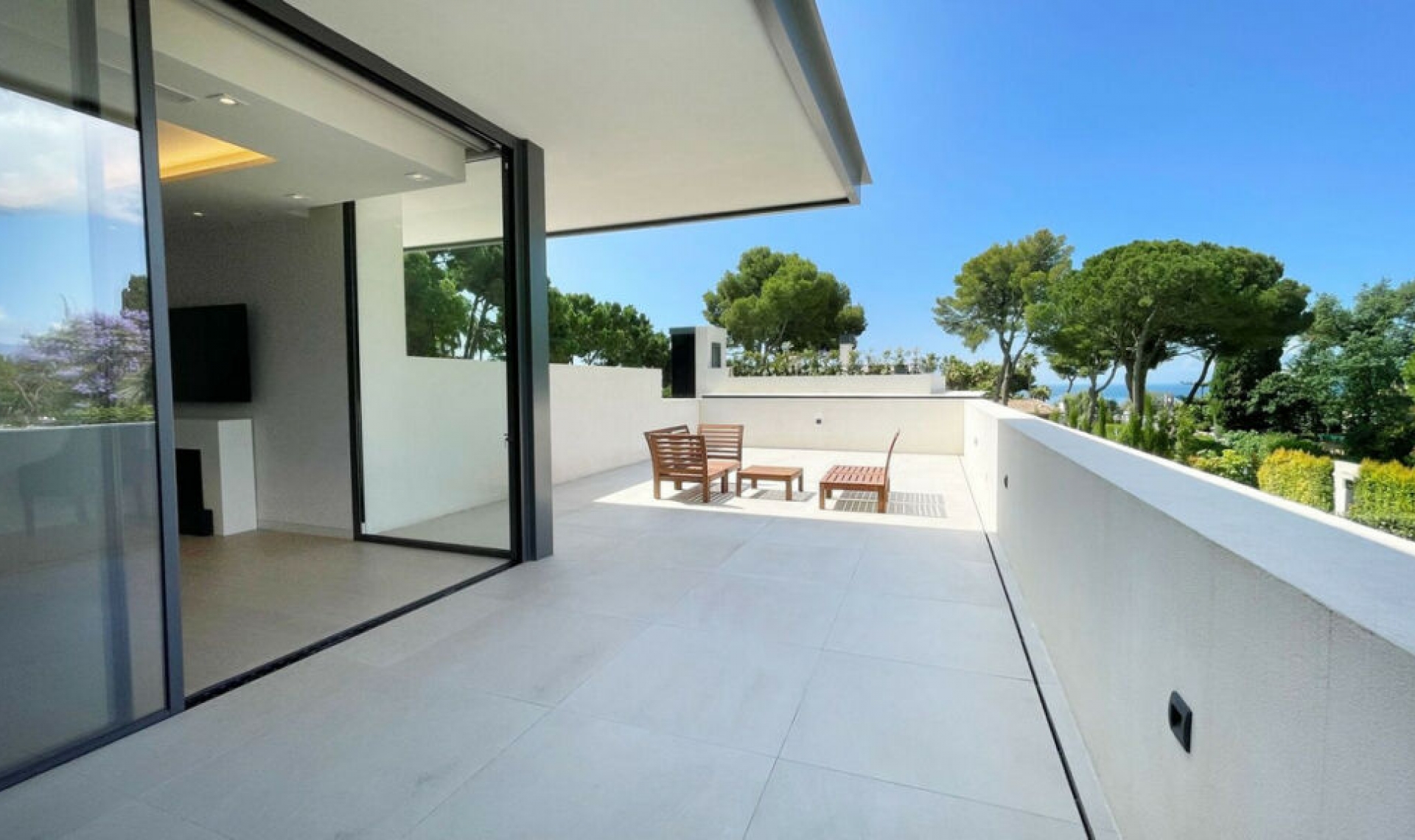 Resale - House -
The Golden Mile