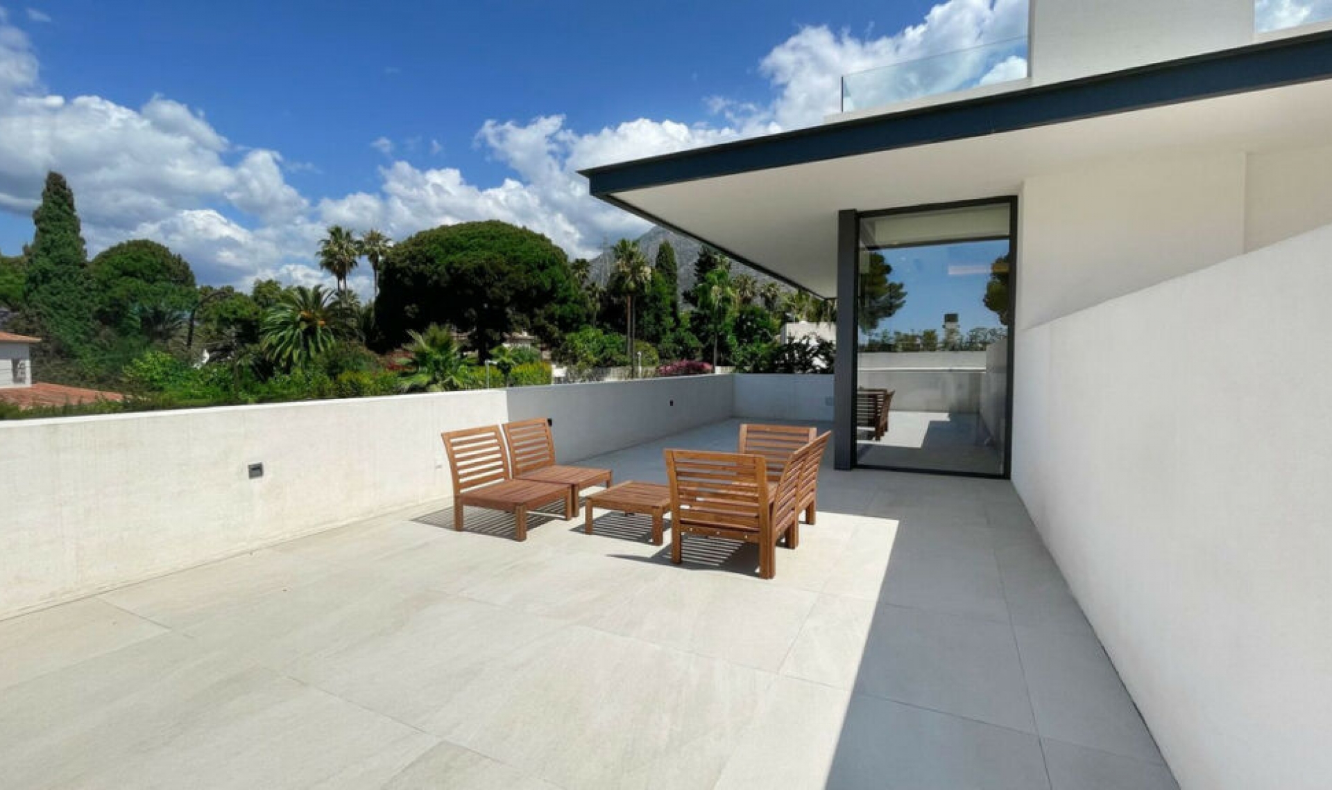 Resale - House -
The Golden Mile