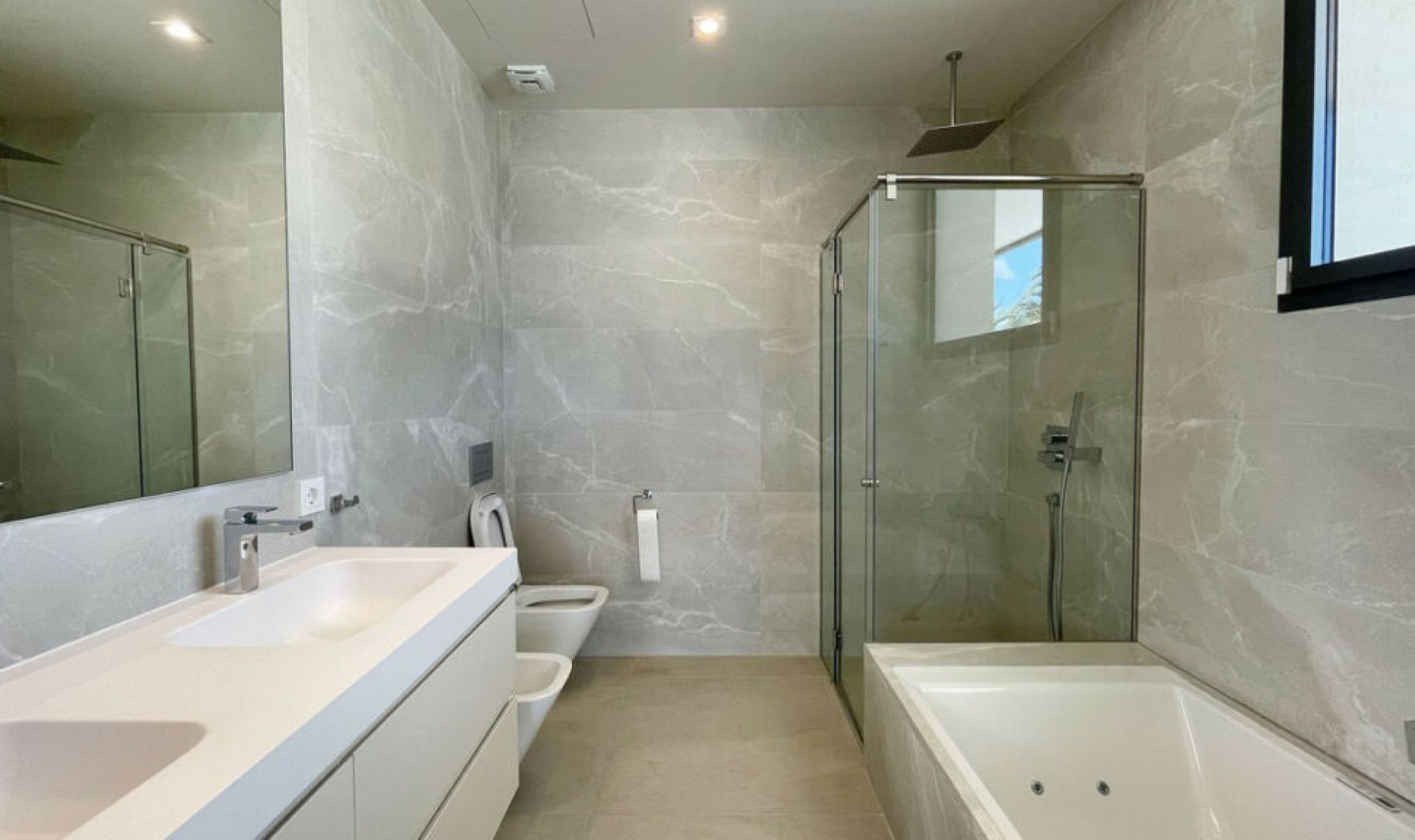 Resale - House -
The Golden Mile