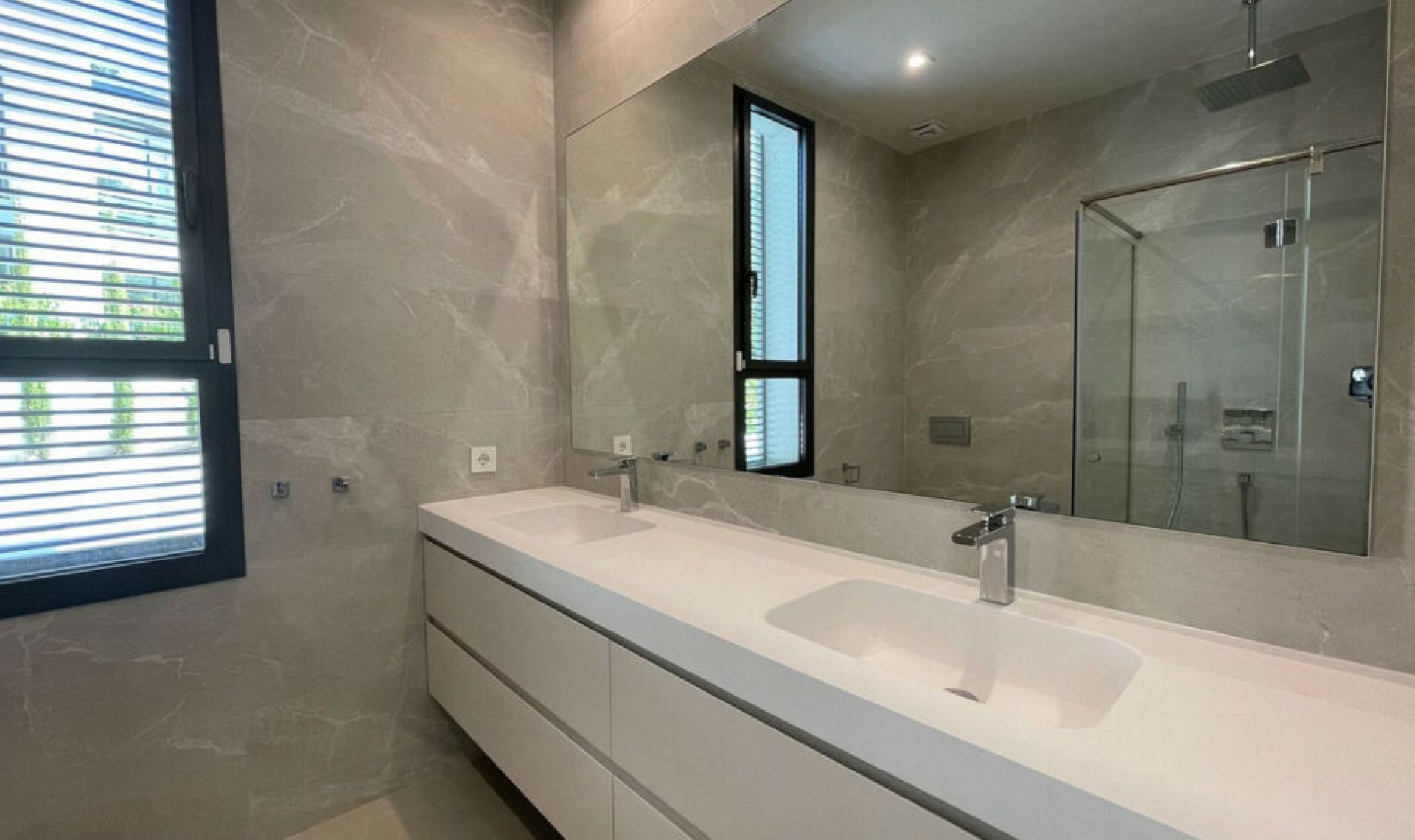 Resale - House -
The Golden Mile