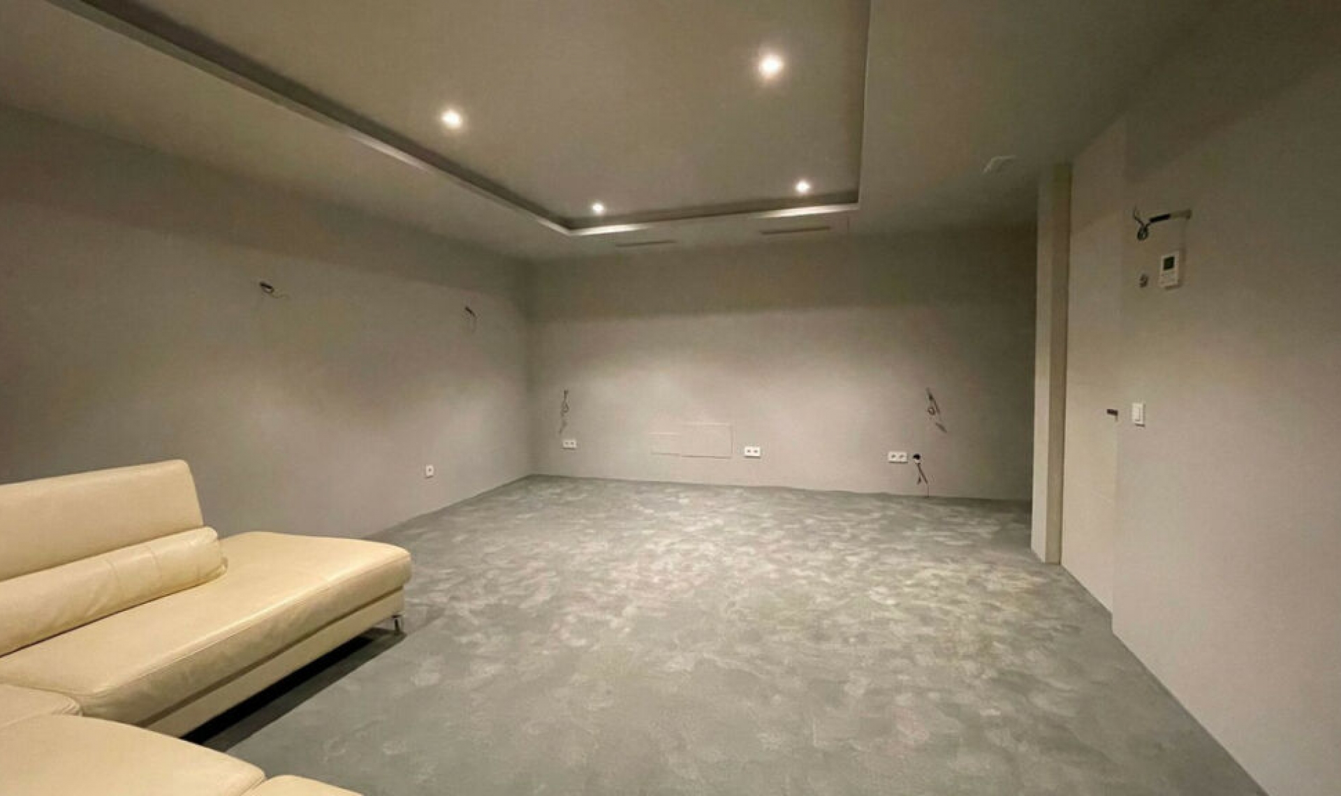 Resale - House -
The Golden Mile