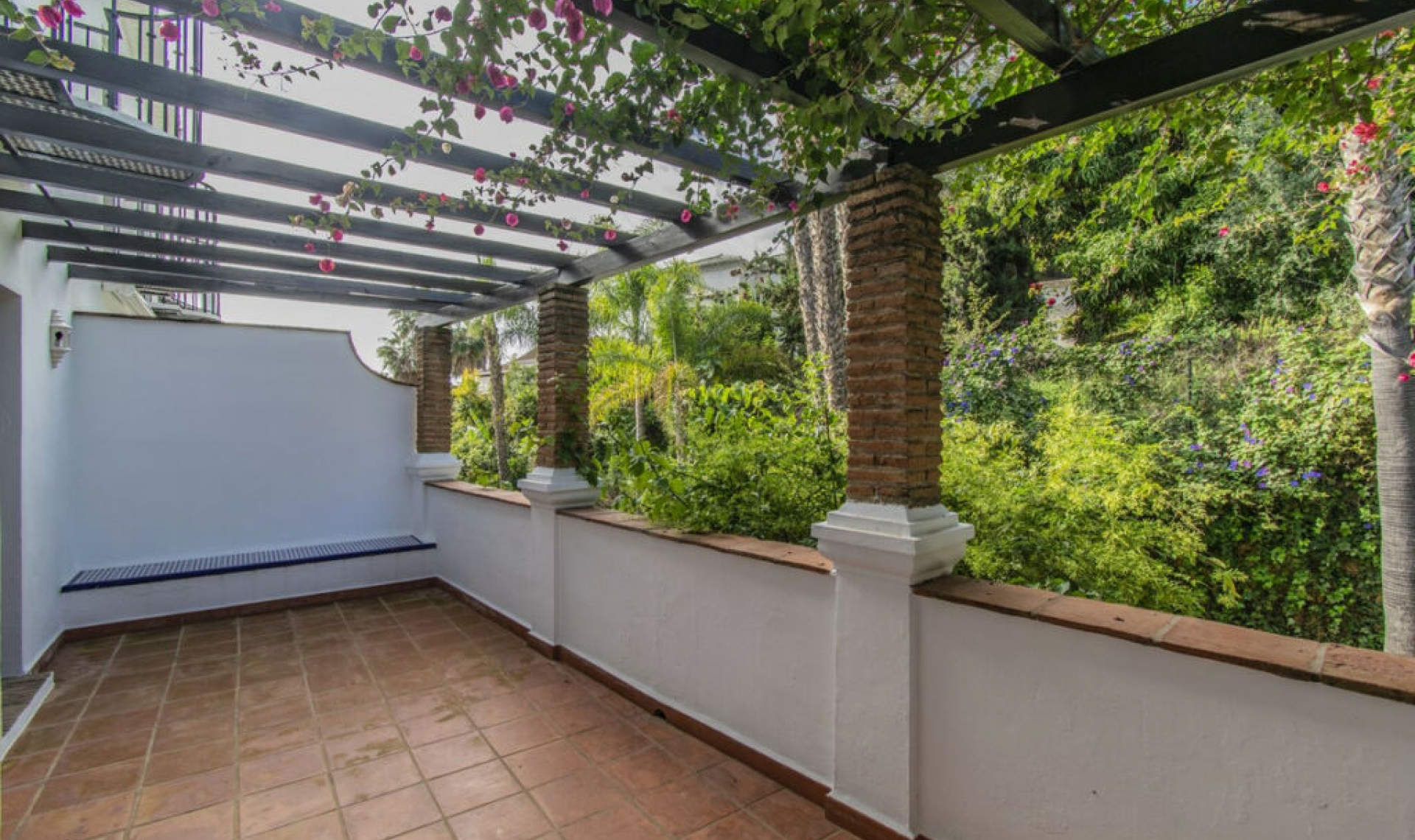 Resale - House -
The Golden Mile