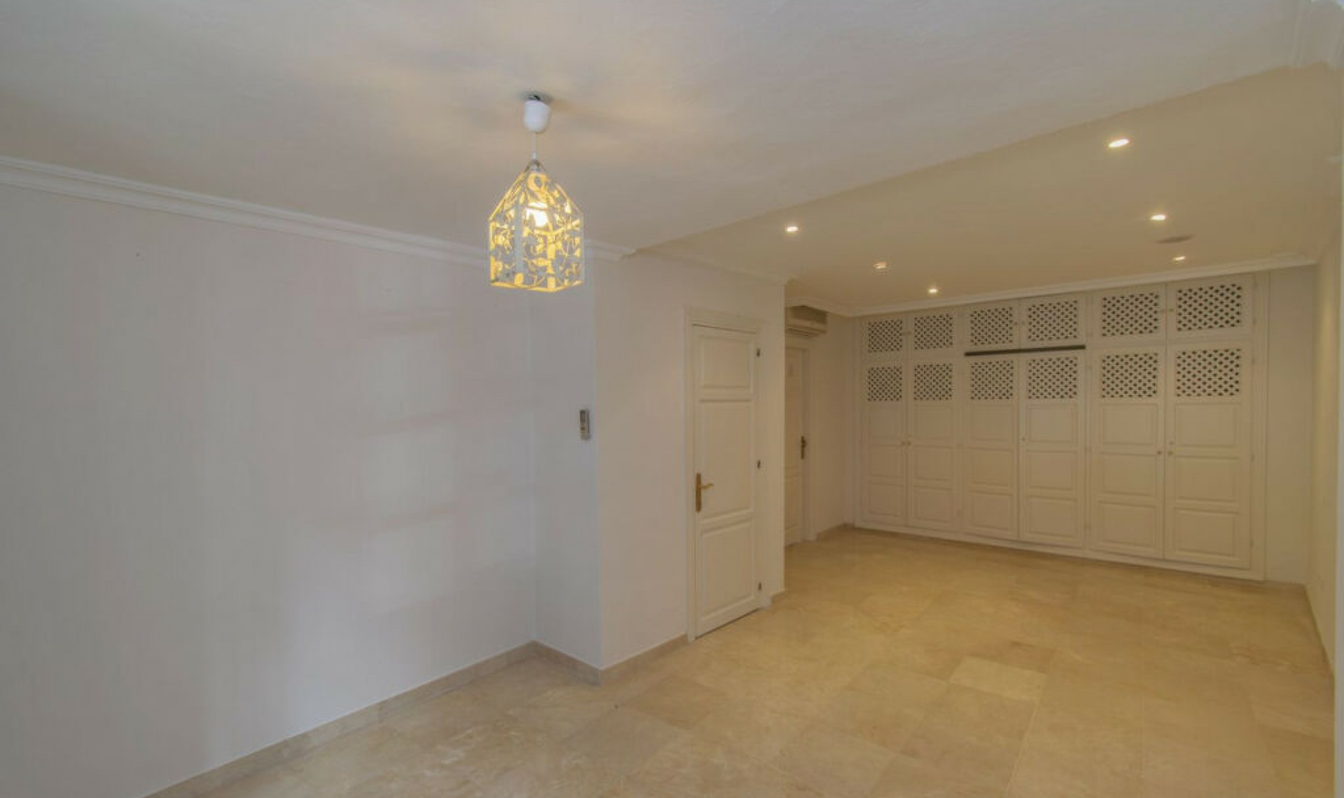 Resale - House -
The Golden Mile
