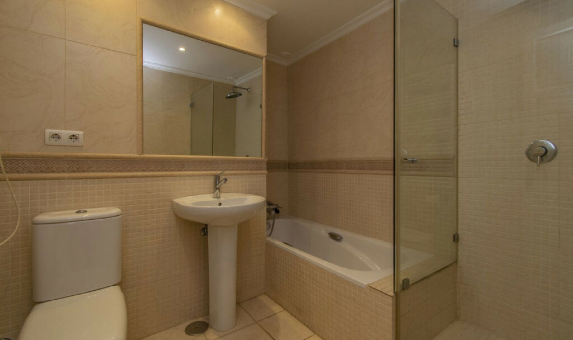 Resale - House -
The Golden Mile