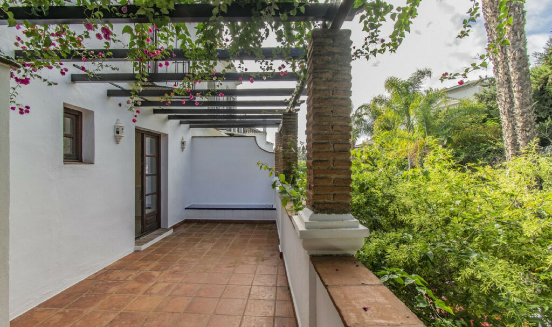 Resale - House -
The Golden Mile
