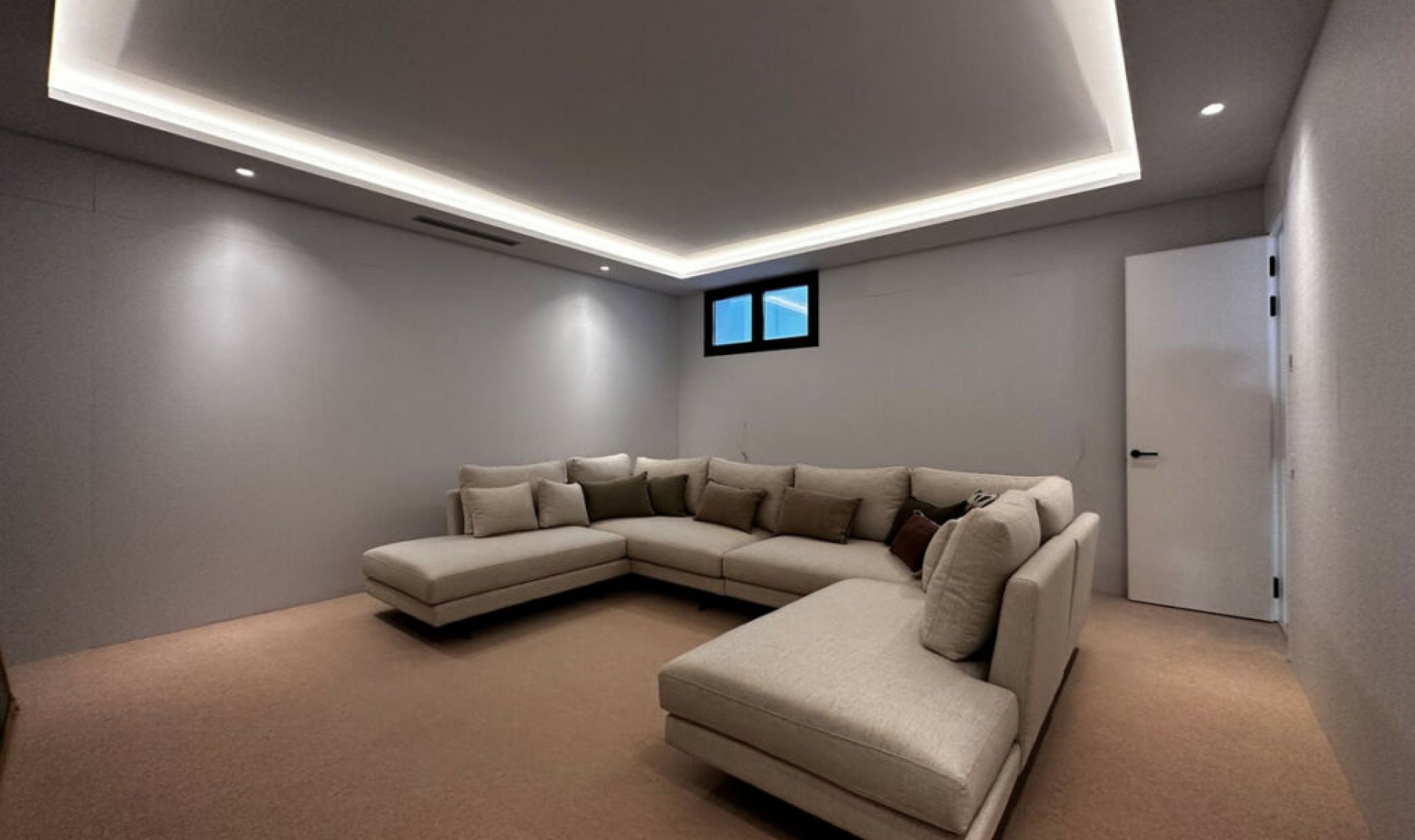 Resale - House -
The Golden Mile