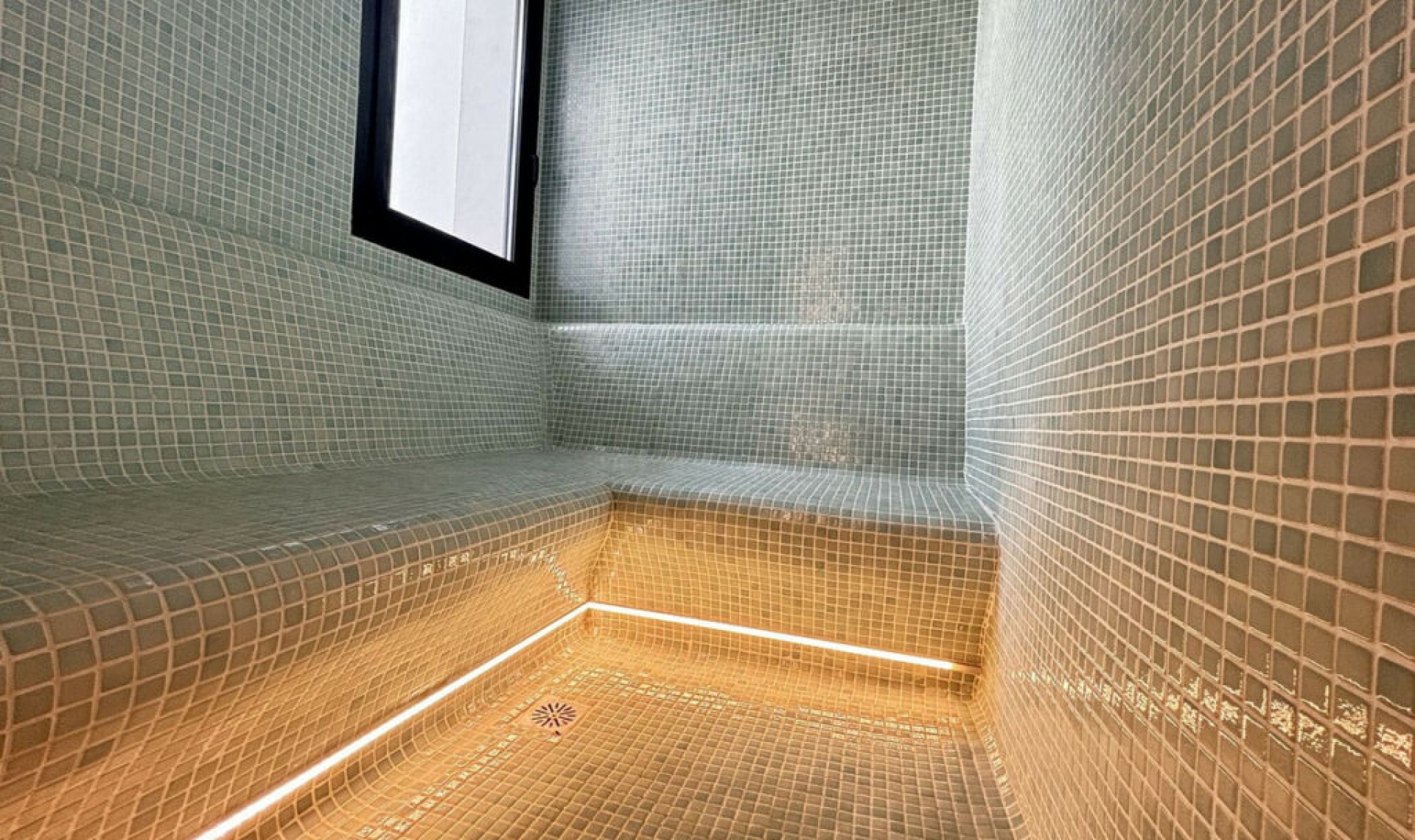 Resale - House -
The Golden Mile