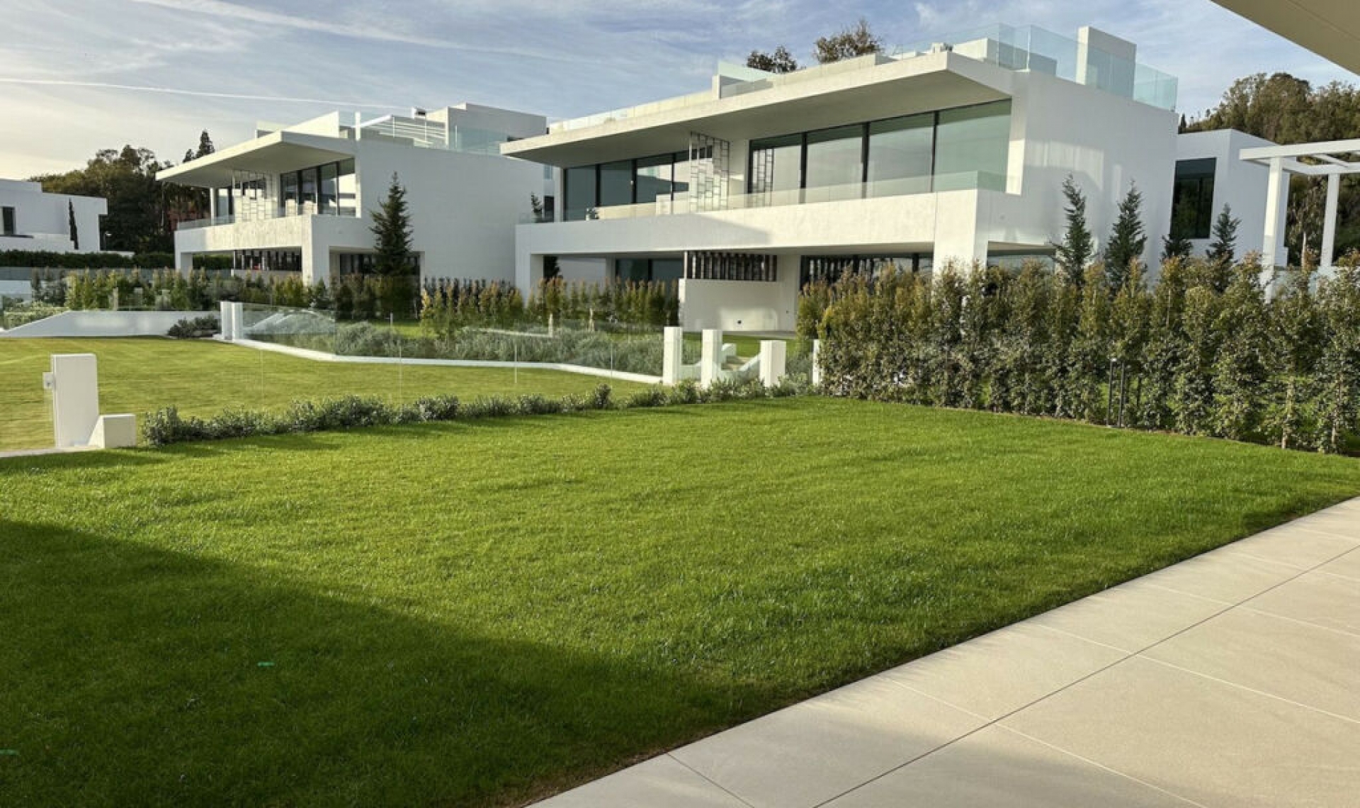 Resale - House -
The Golden Mile