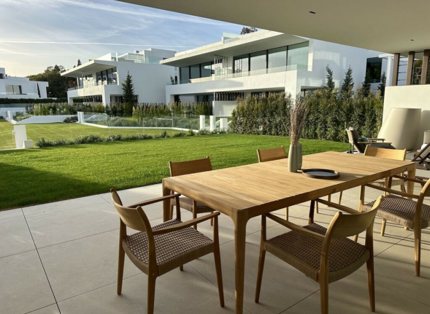 Resale - House -
The Golden Mile