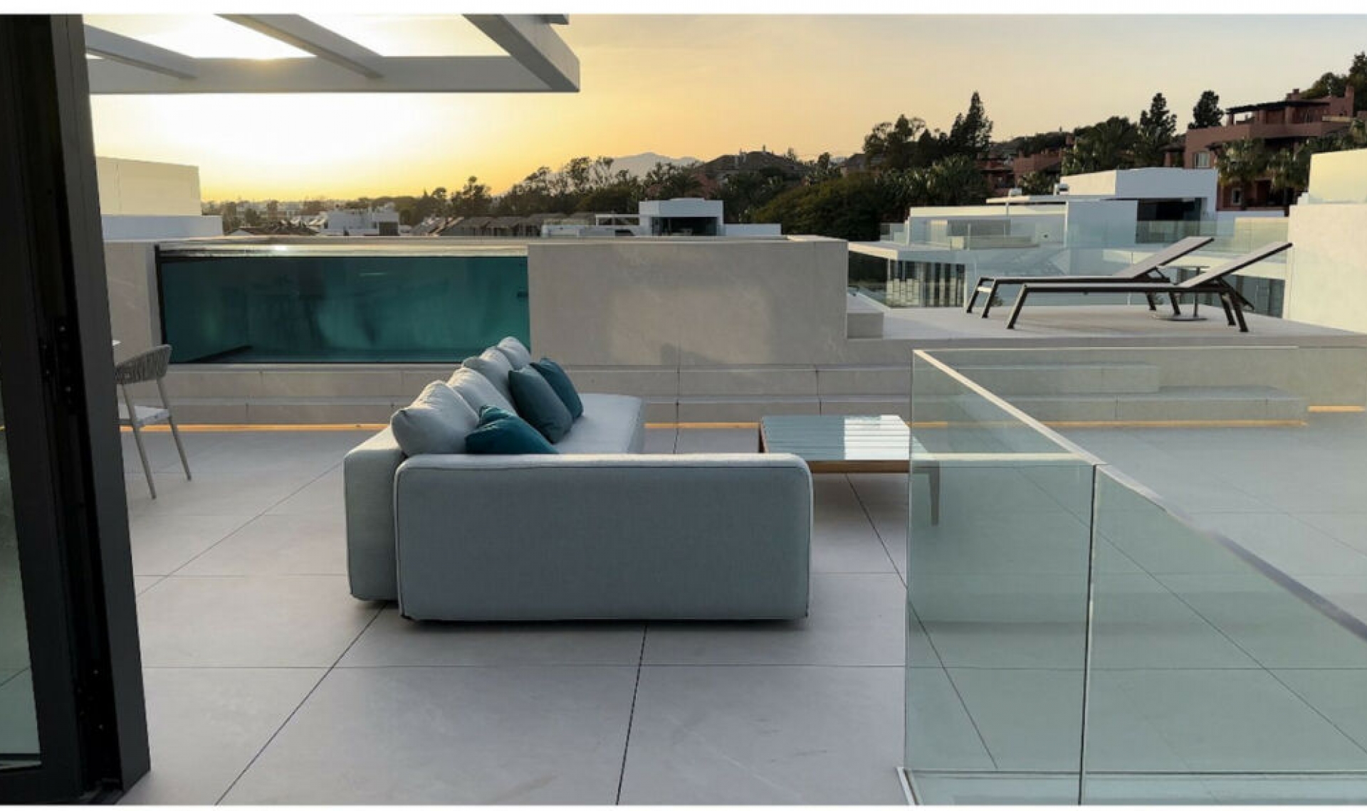 Resale - House -
The Golden Mile