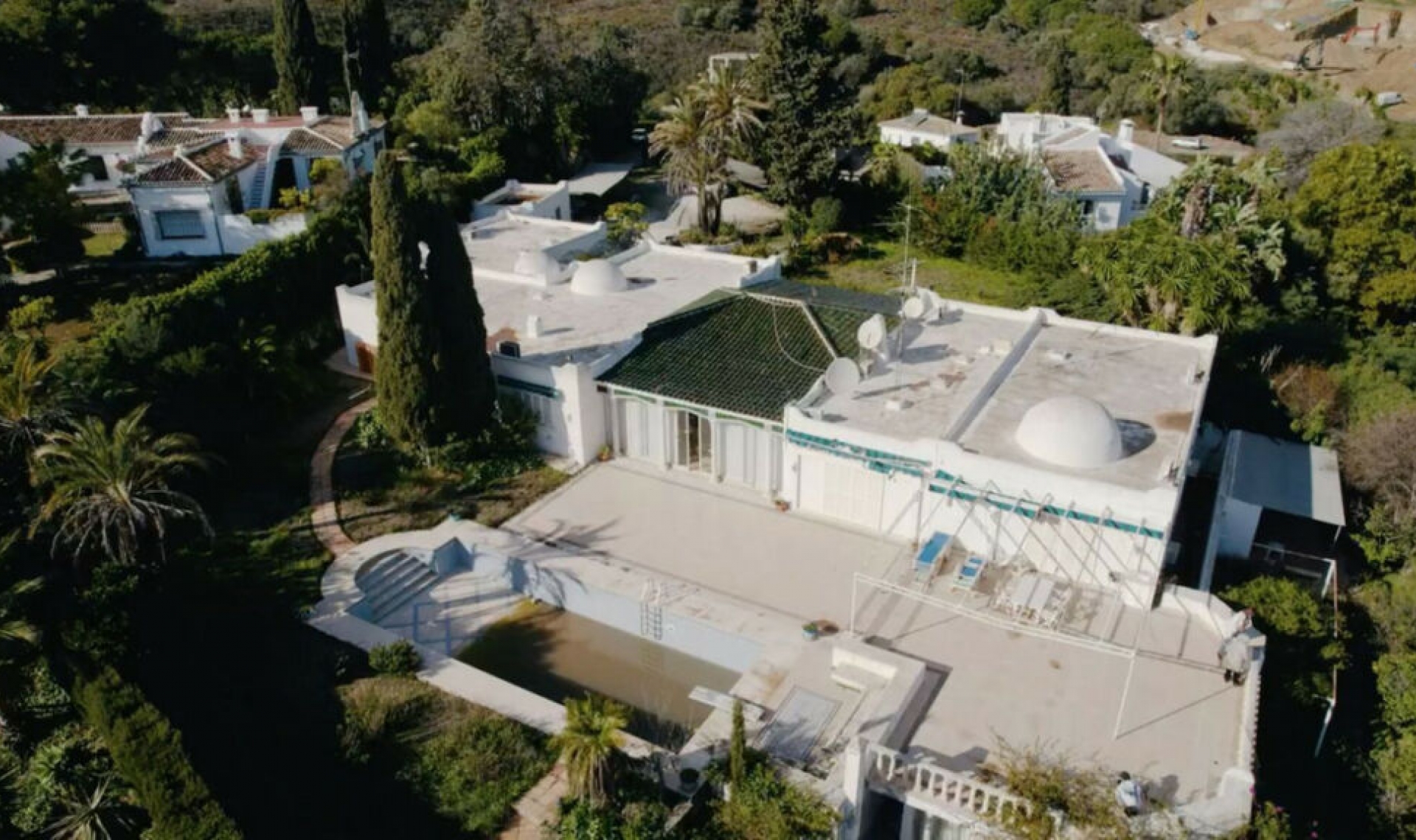 Resale - House -
The Golden Mile