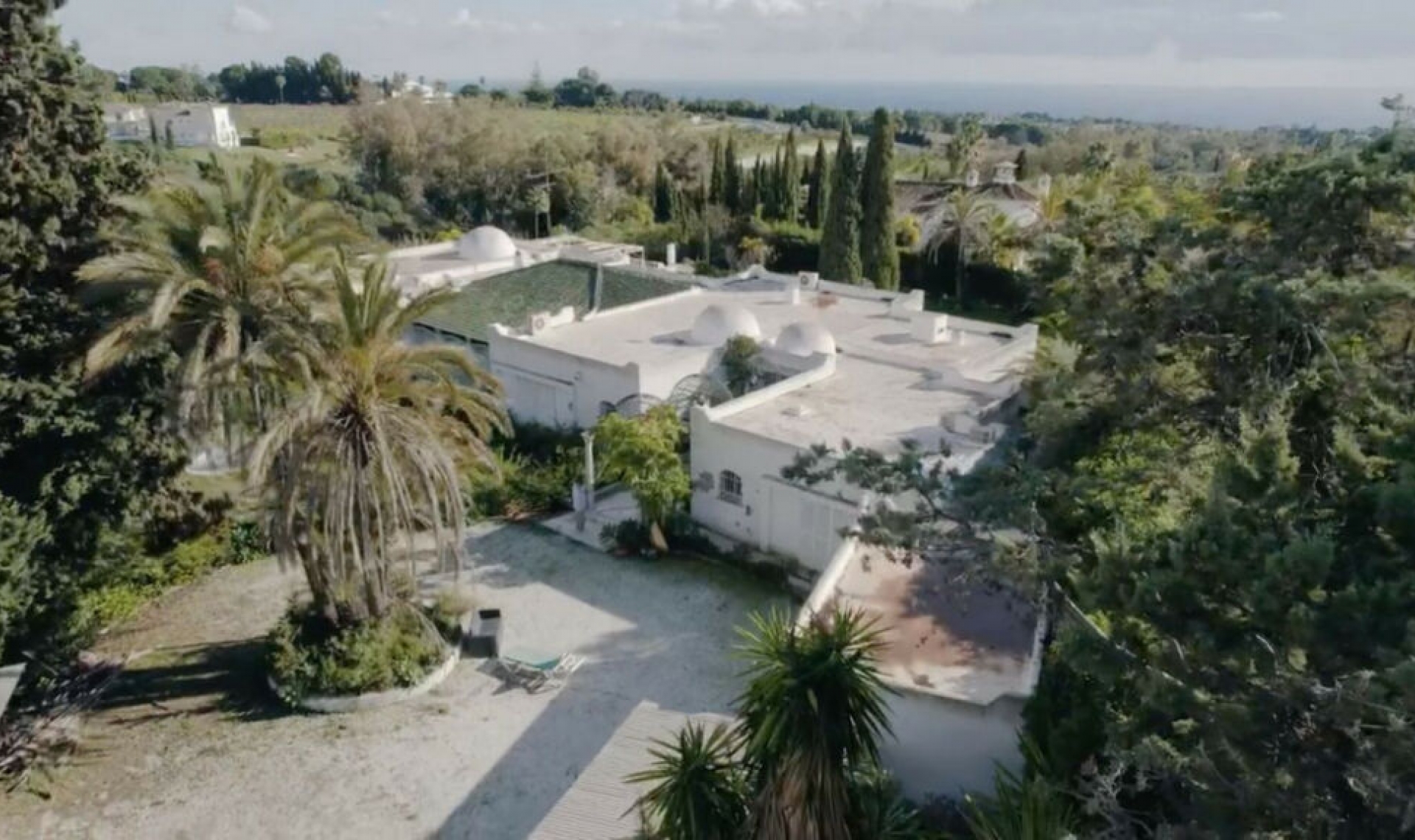 Resale - House -
The Golden Mile