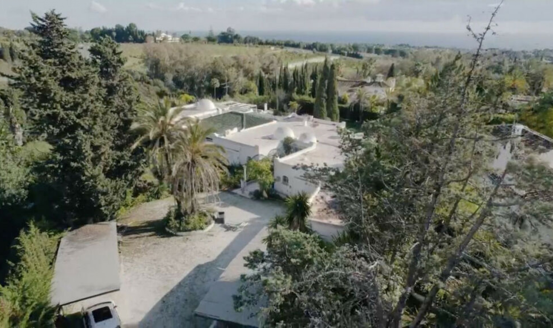 Resale - House -
The Golden Mile