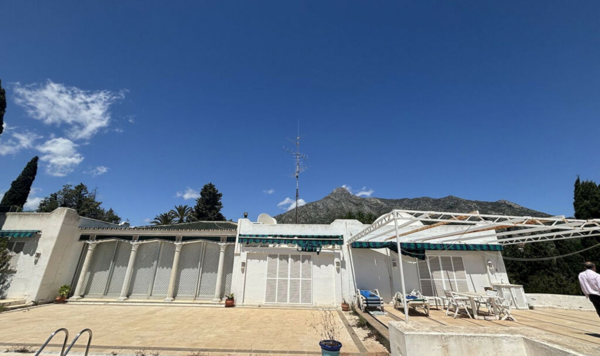 Resale - House -
The Golden Mile