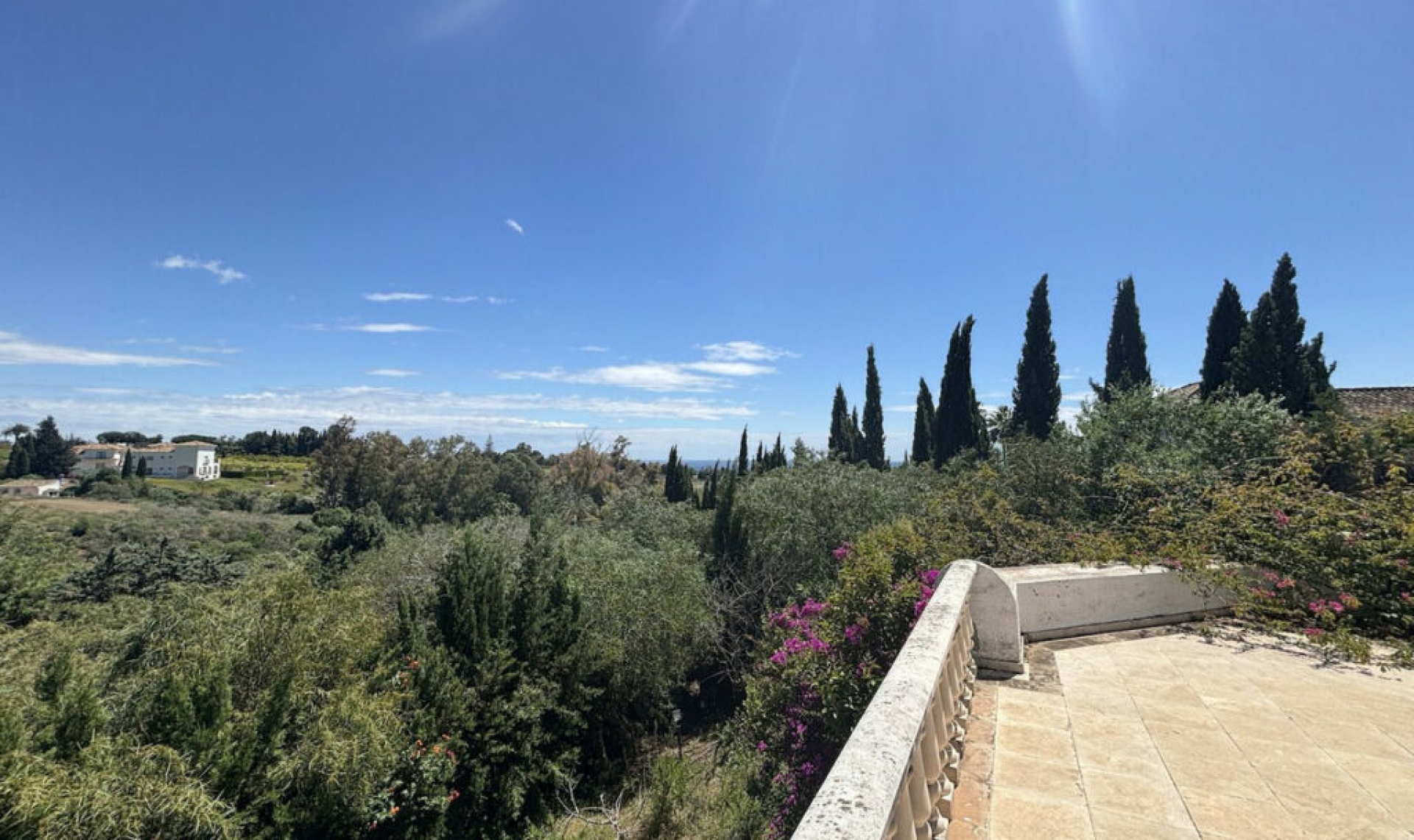 Resale - House -
The Golden Mile