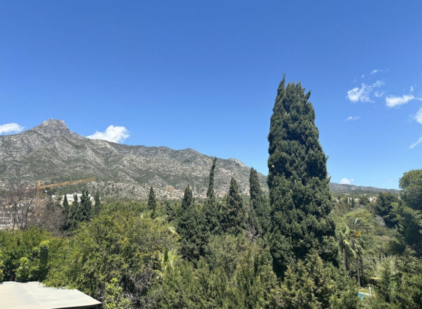 Resale - House -
The Golden Mile