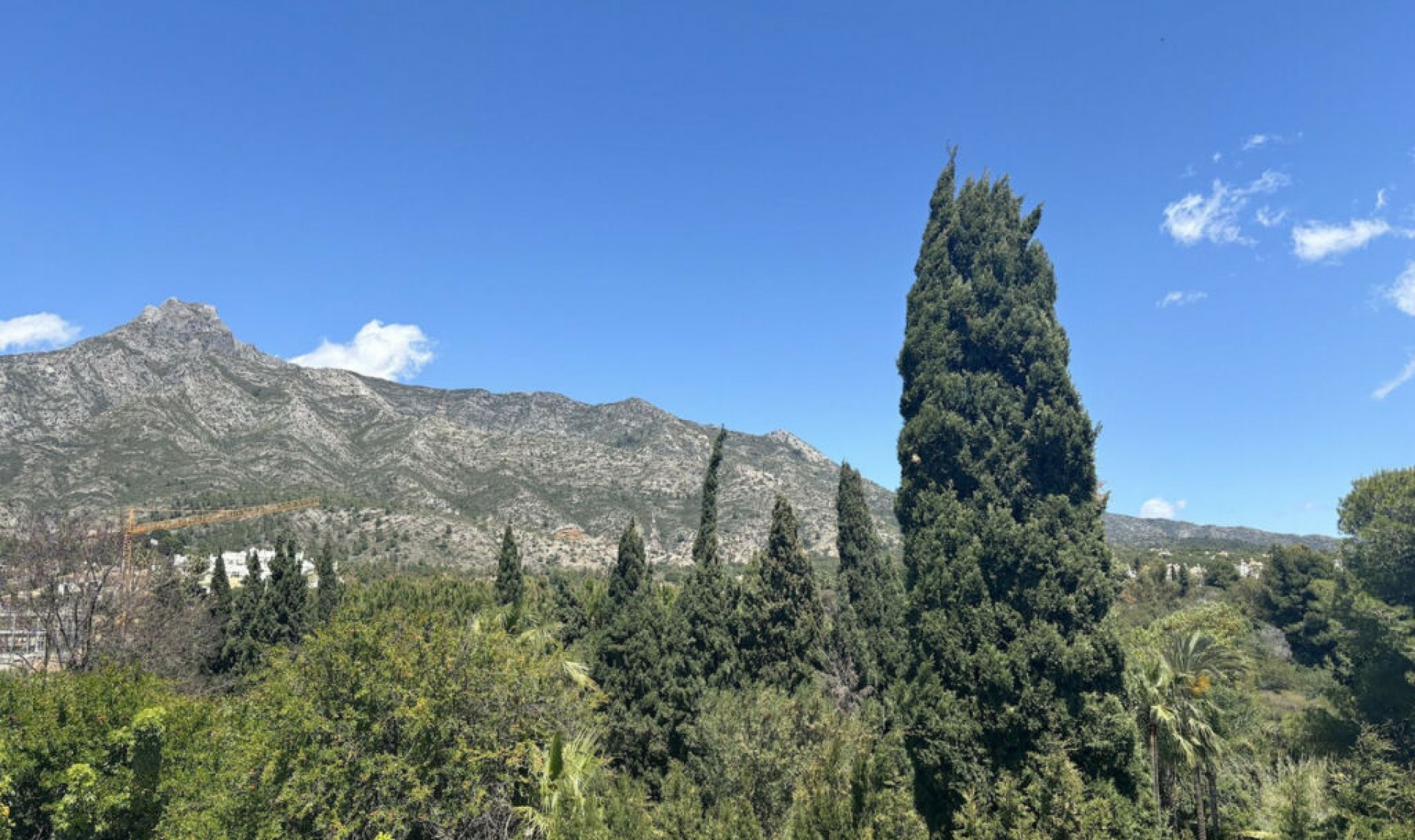 Resale - House -
The Golden Mile