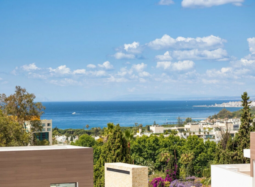 Resale - House -
The Golden Mile