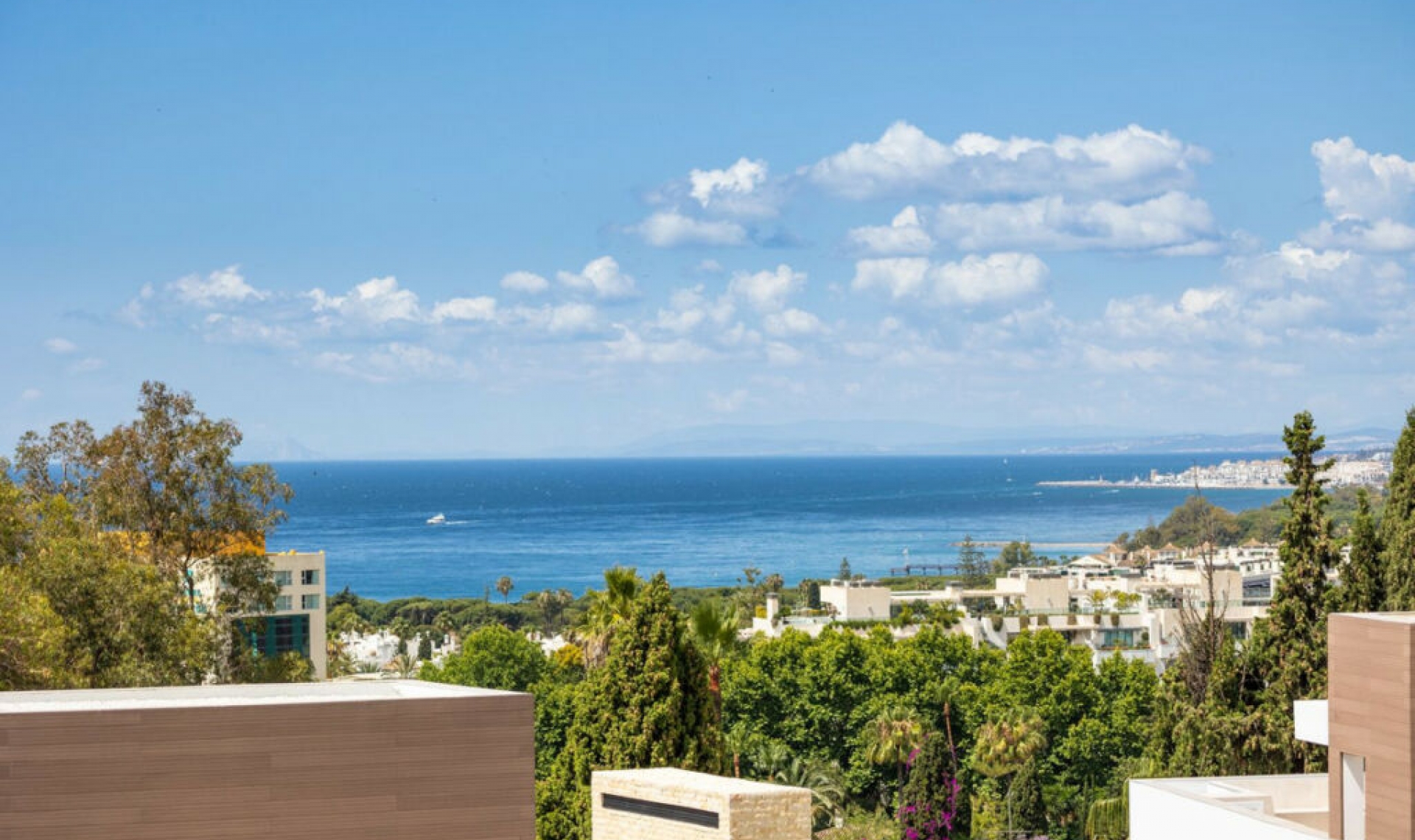 Resale - House -
The Golden Mile