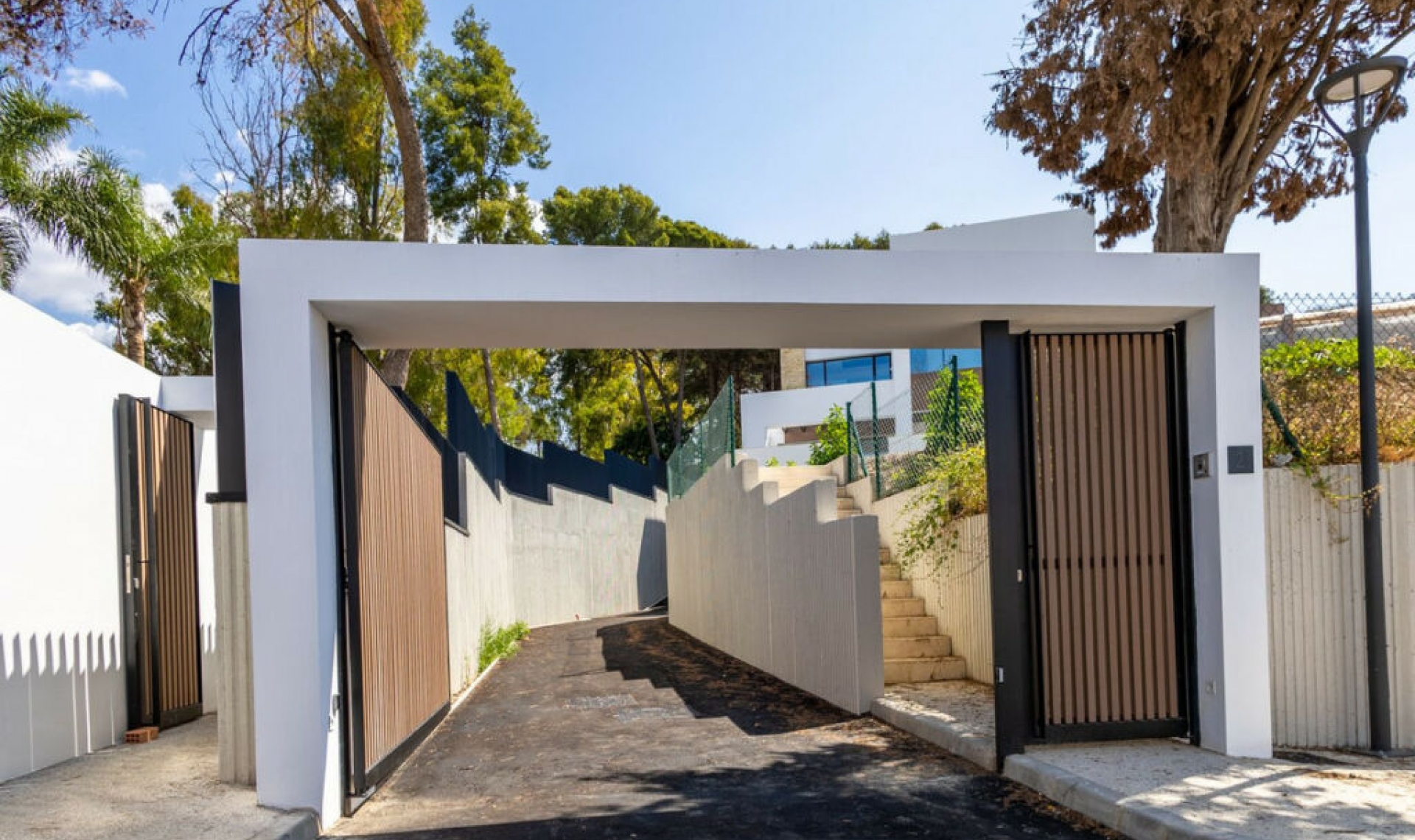 Resale - House -
The Golden Mile