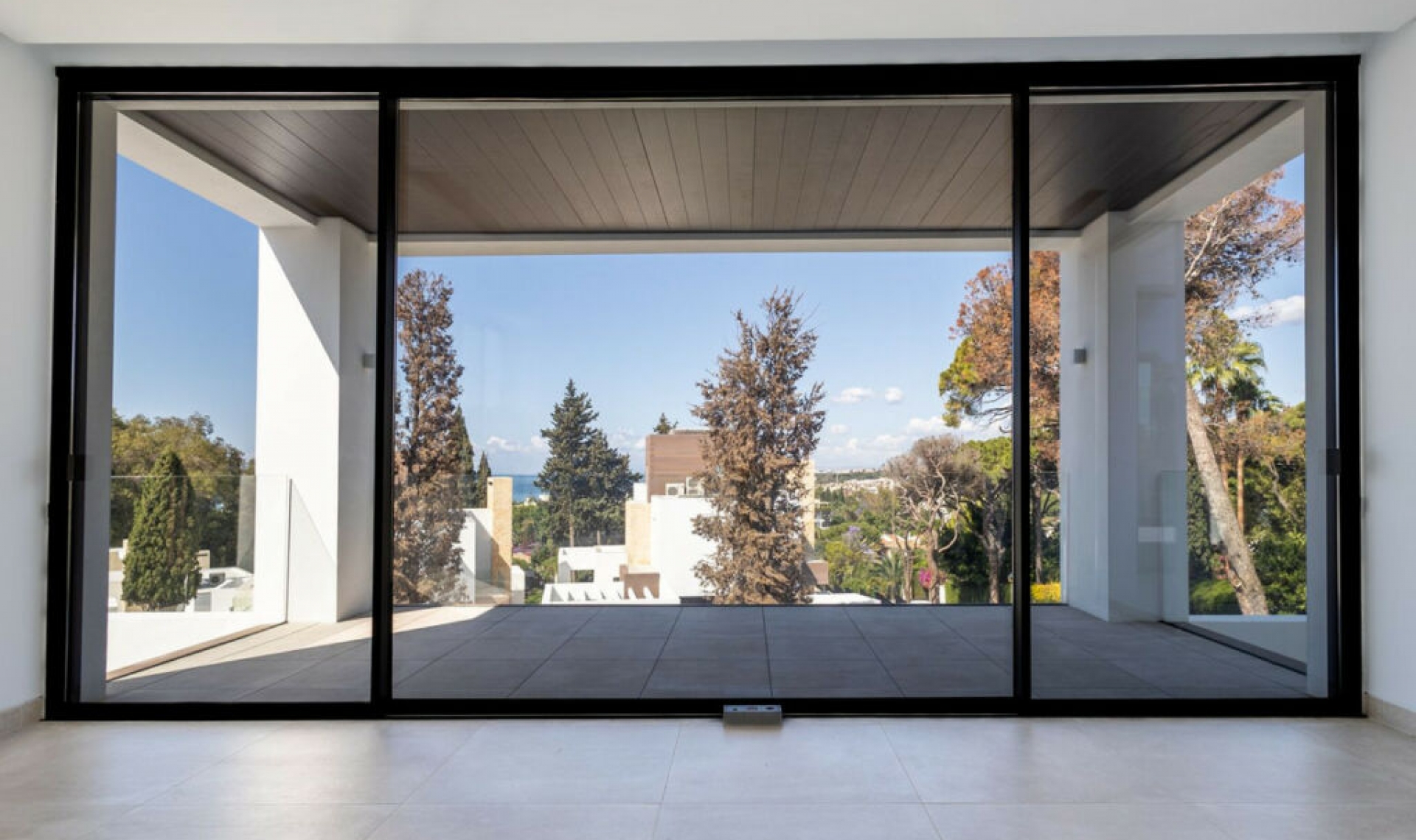 Resale - House -
The Golden Mile