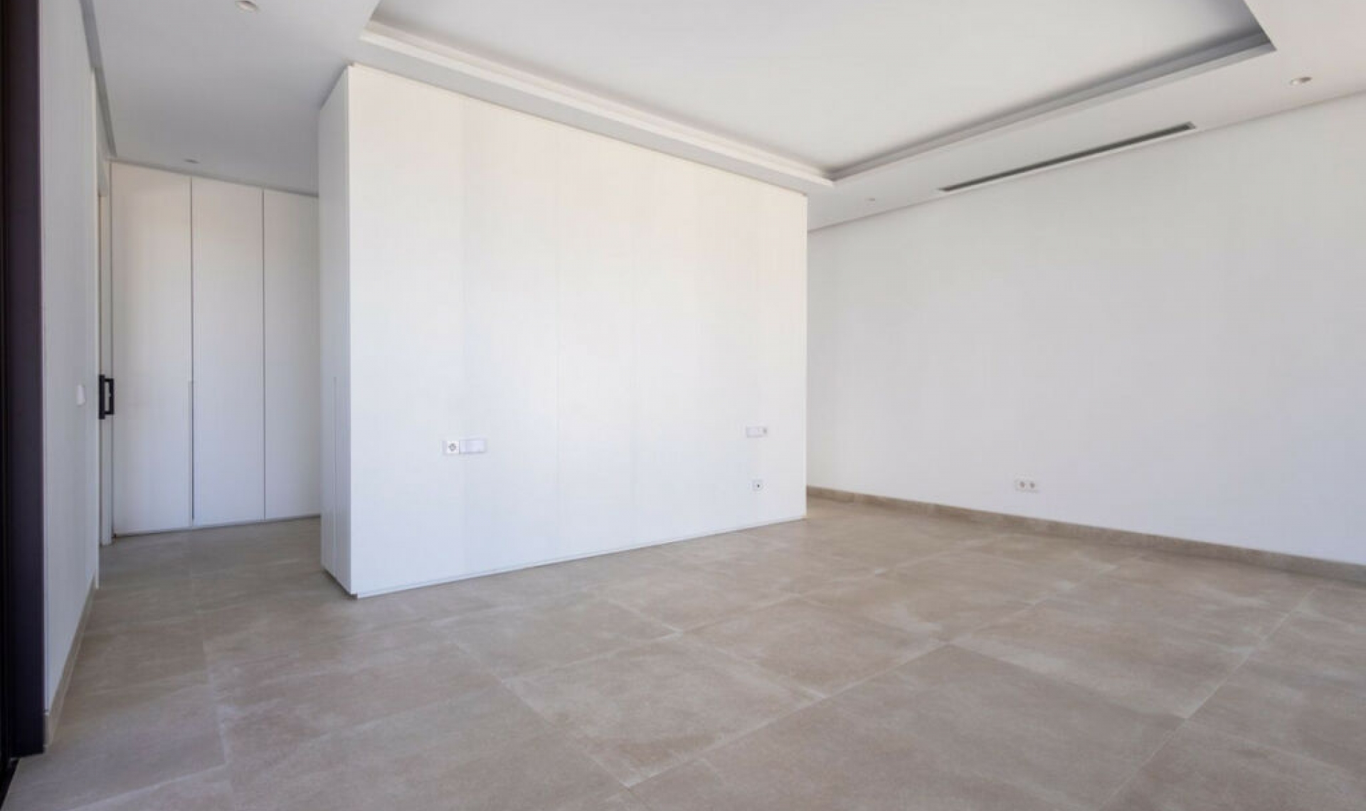 Resale - House -
The Golden Mile