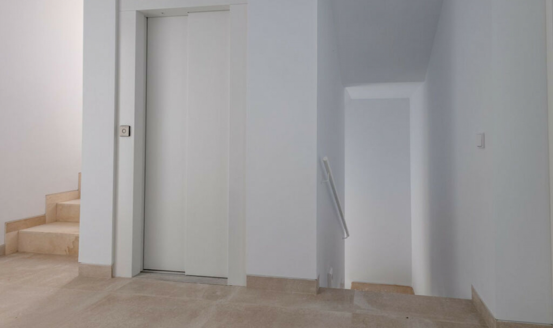 Resale - House -
The Golden Mile