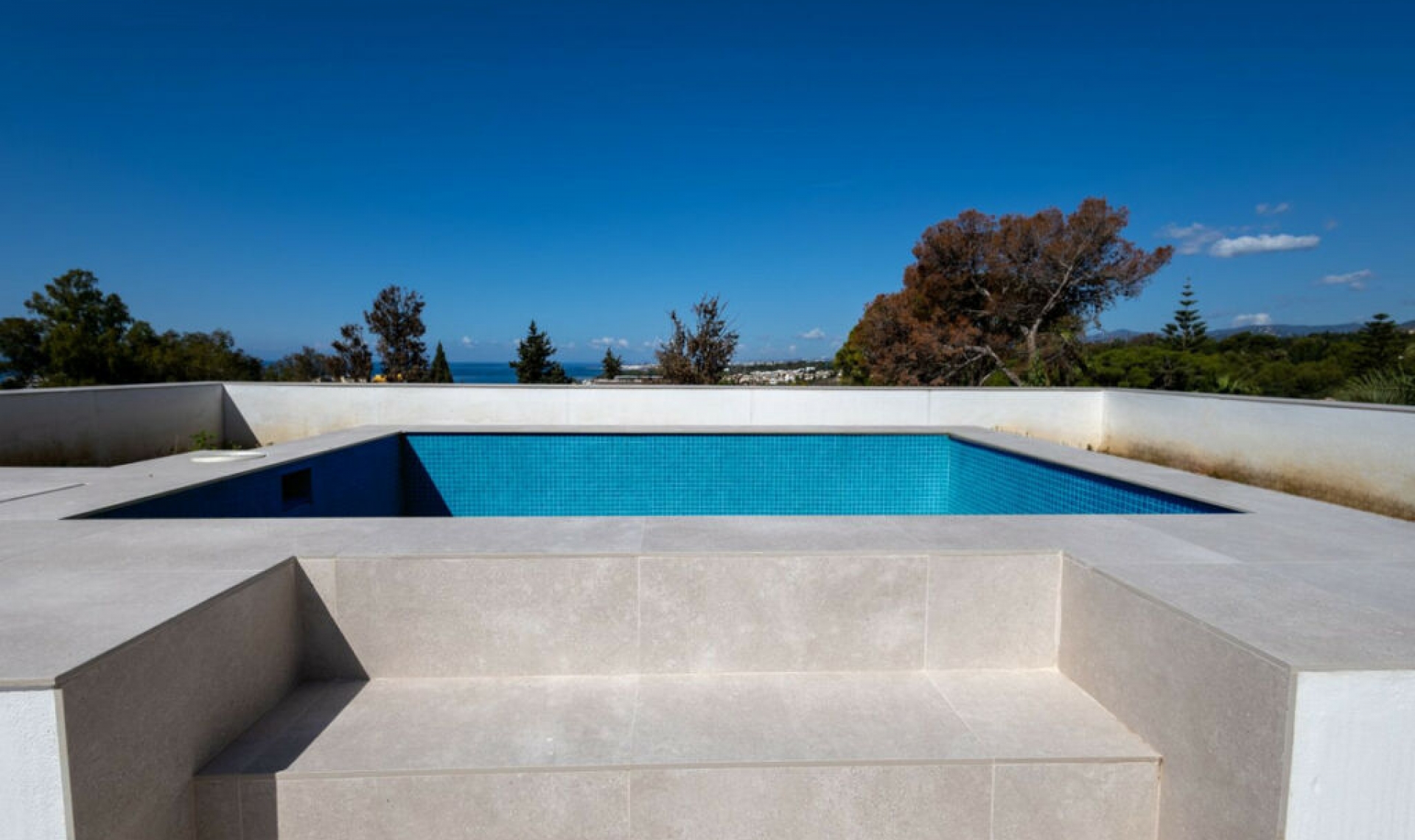 Resale - House -
The Golden Mile