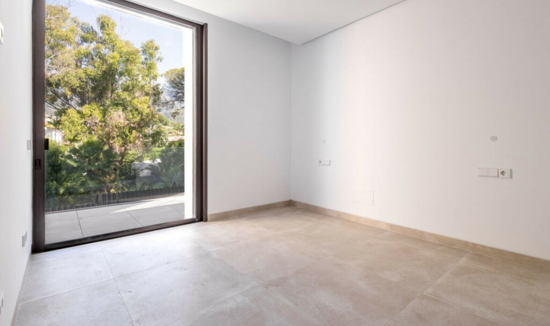 Resale - House -
The Golden Mile