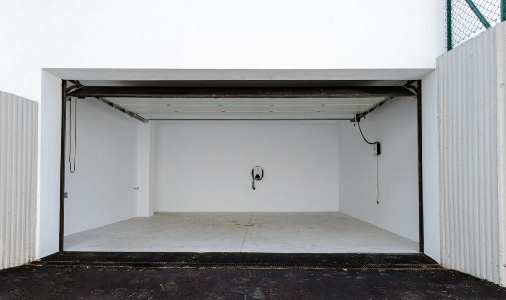 Resale - House -
The Golden Mile