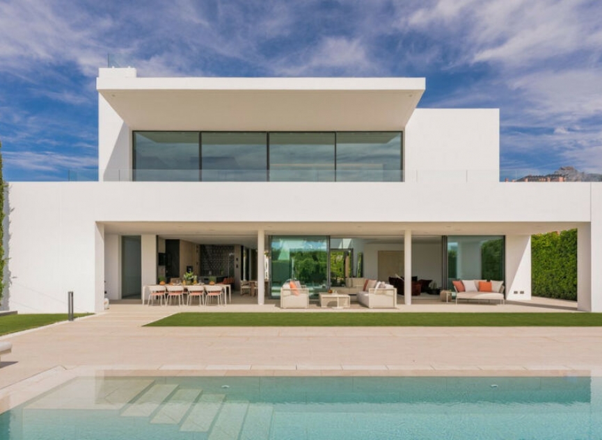 Resale - House -
The Golden Mile