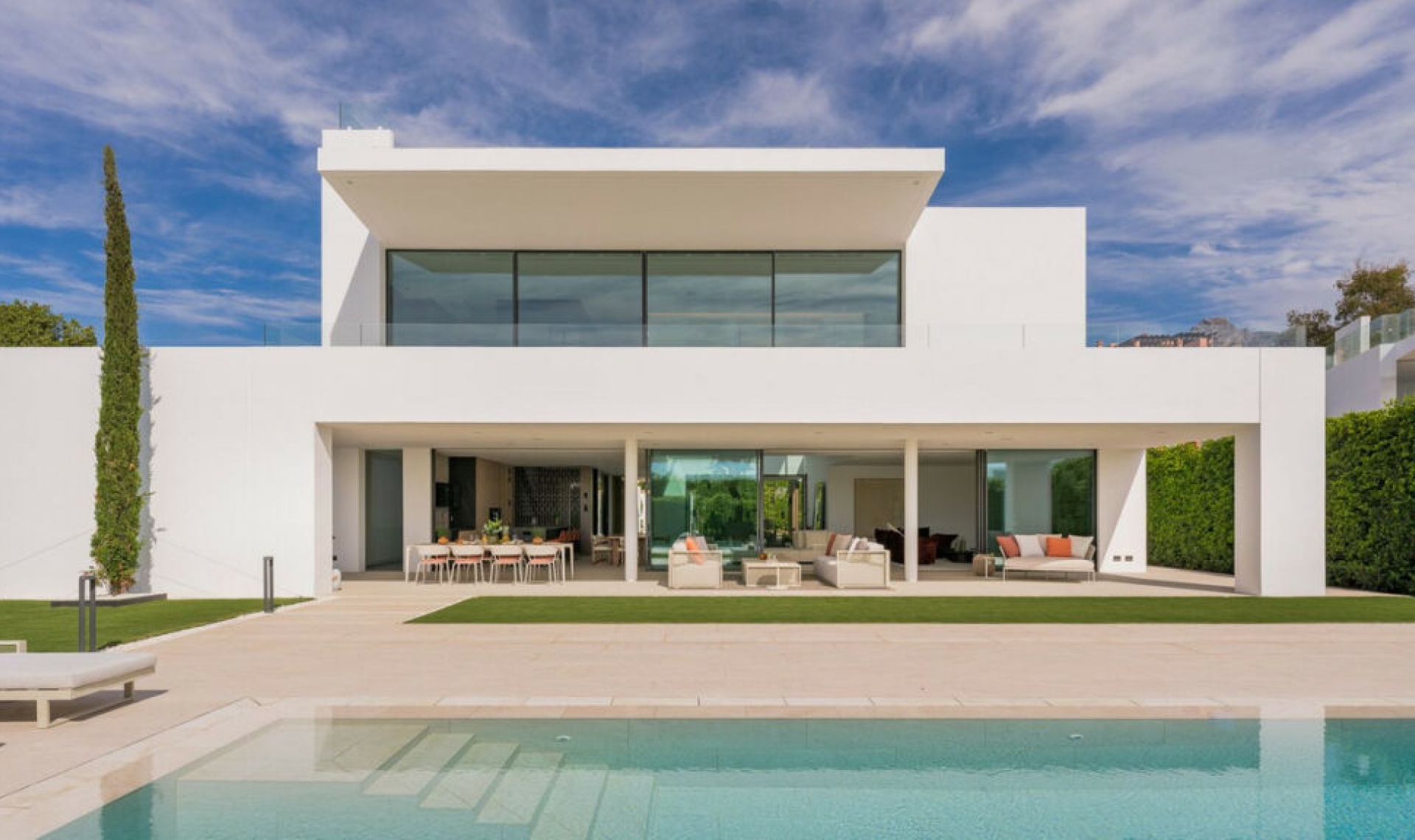 Resale - House -
The Golden Mile