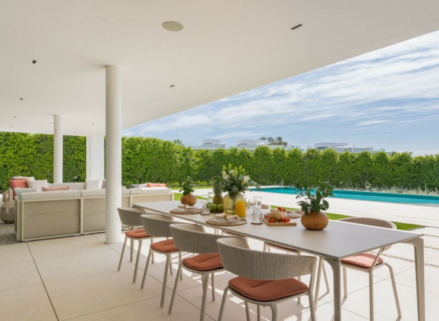 Resale - House -
The Golden Mile