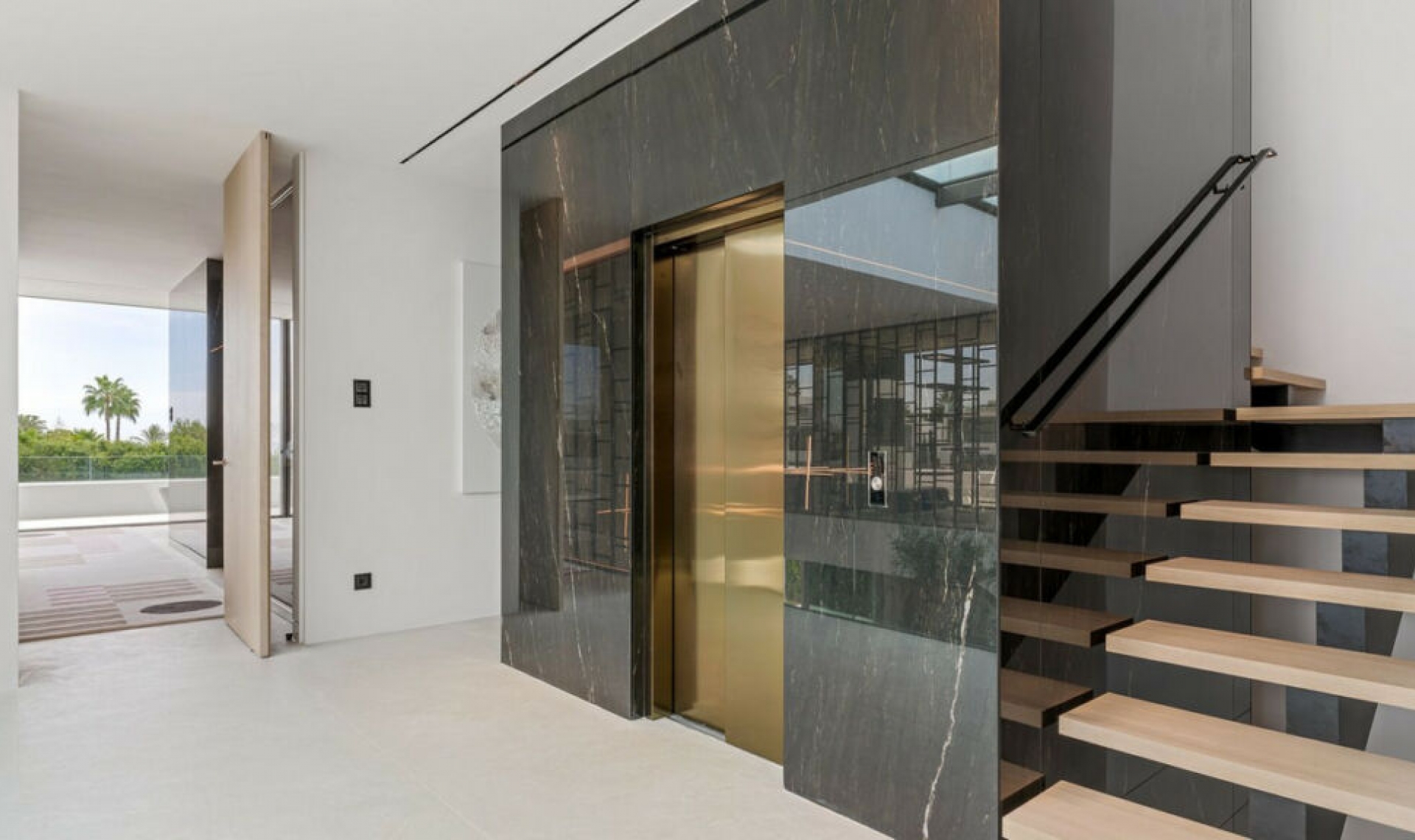 Resale - House -
The Golden Mile