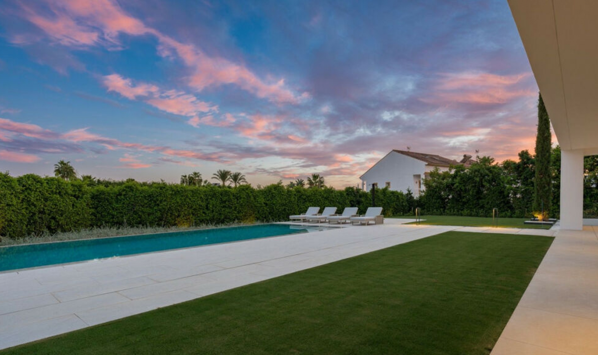 Resale - House -
The Golden Mile