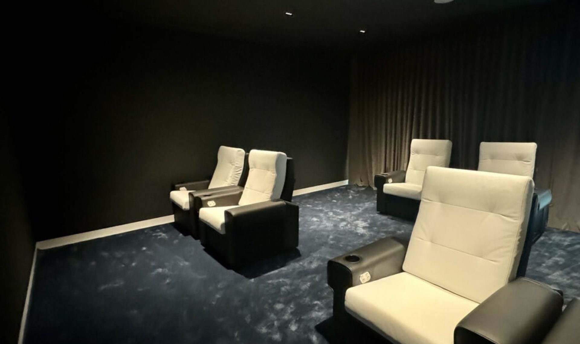 Resale - House -
The Golden Mile