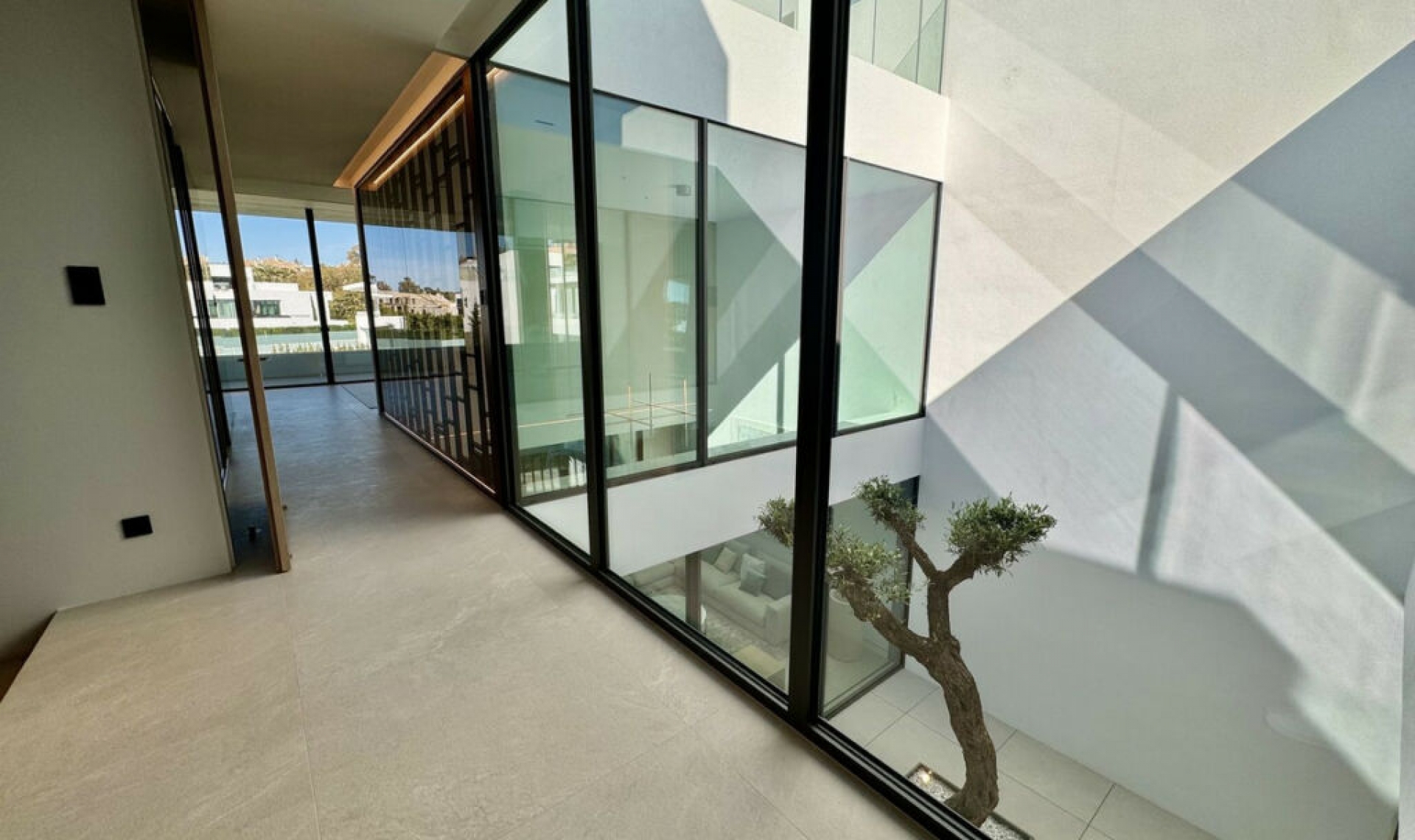 Resale - House -
The Golden Mile