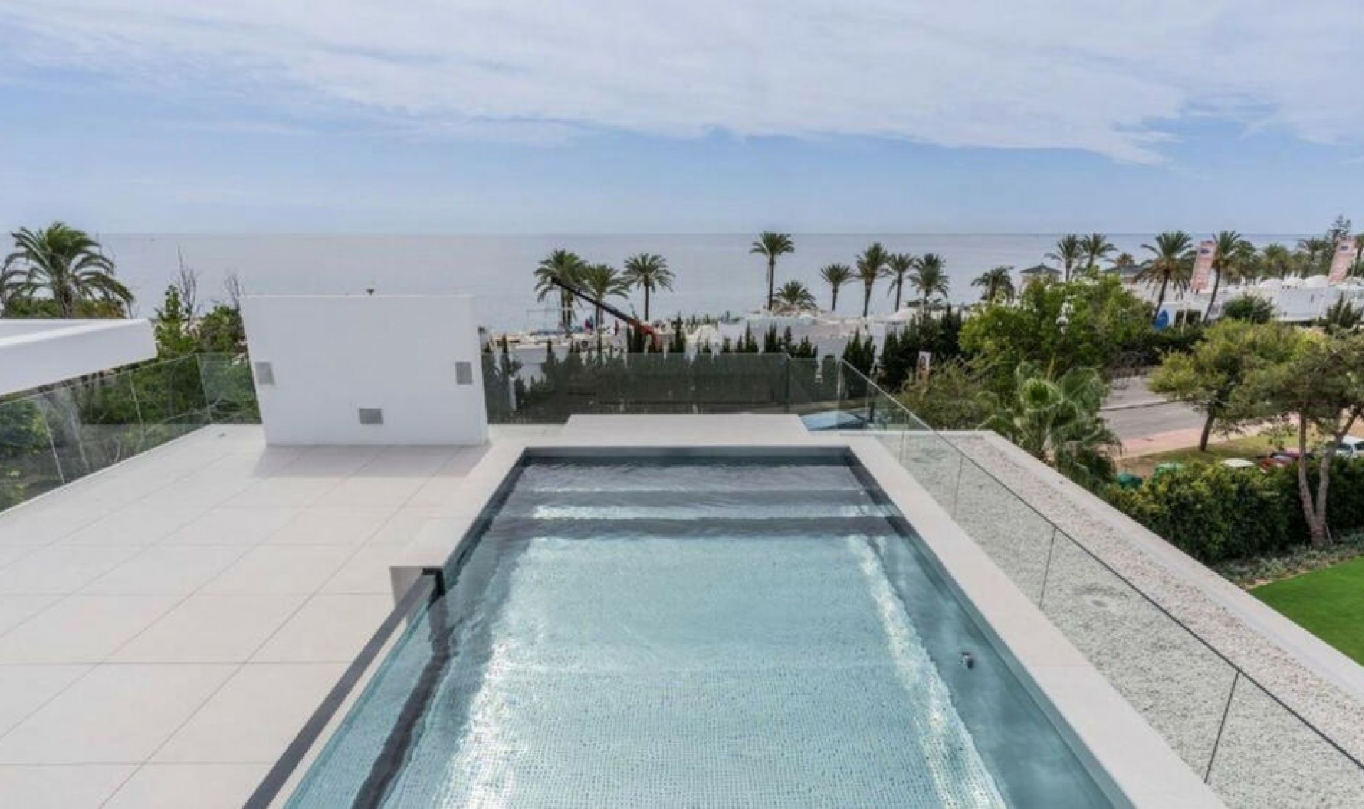 Resale - House -
The Golden Mile