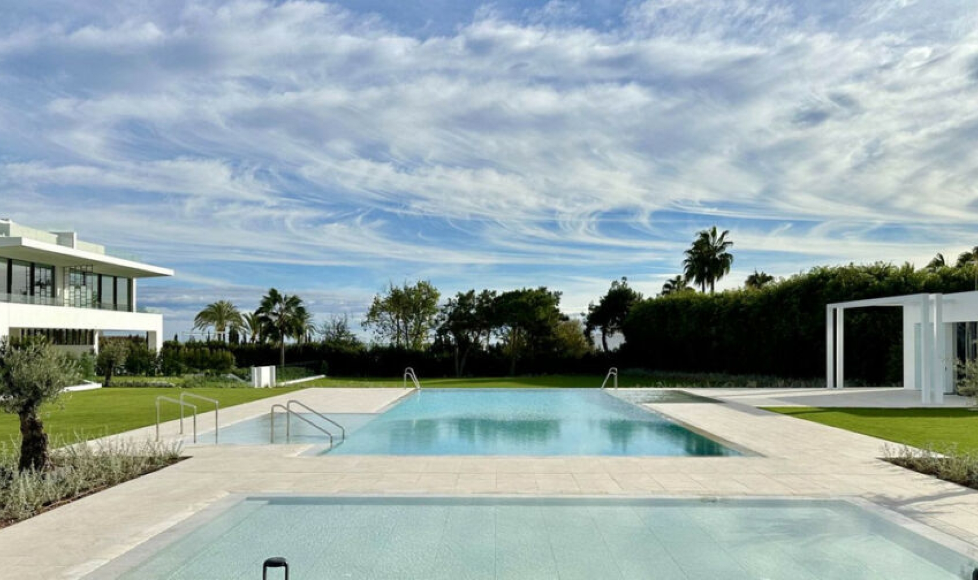 Resale - House -
The Golden Mile