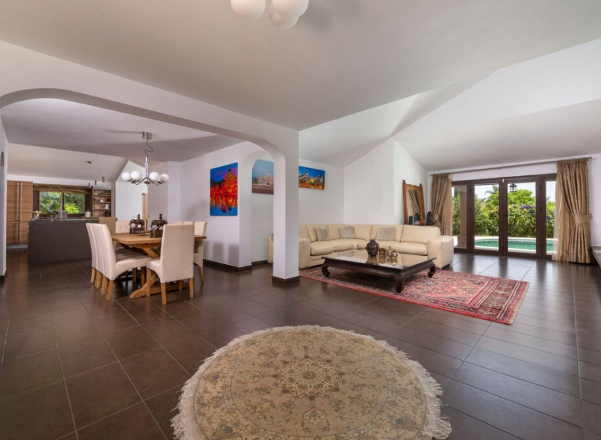 Resale - House -
The Golden Mile