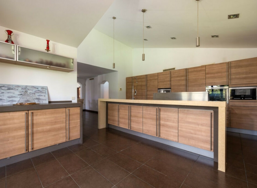 Resale - House -
The Golden Mile