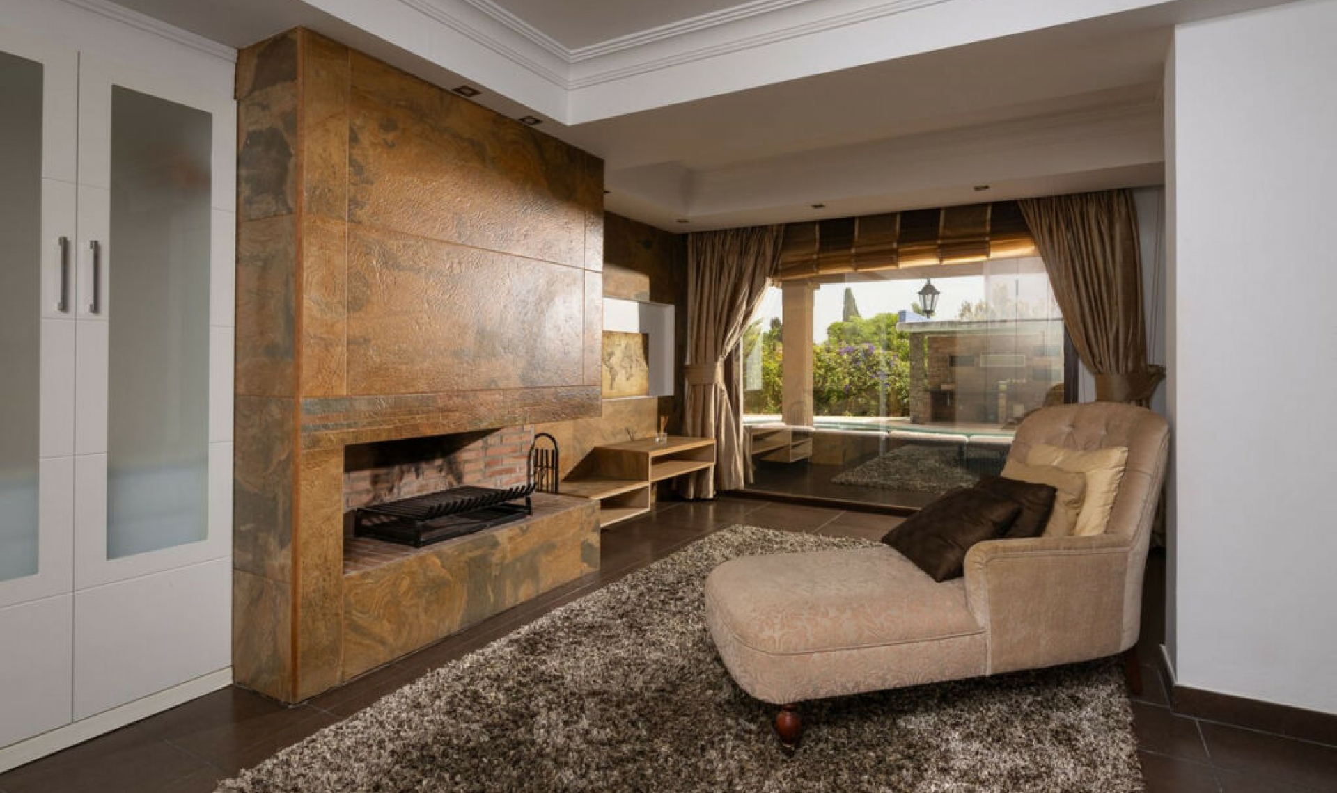 Resale - House -
The Golden Mile