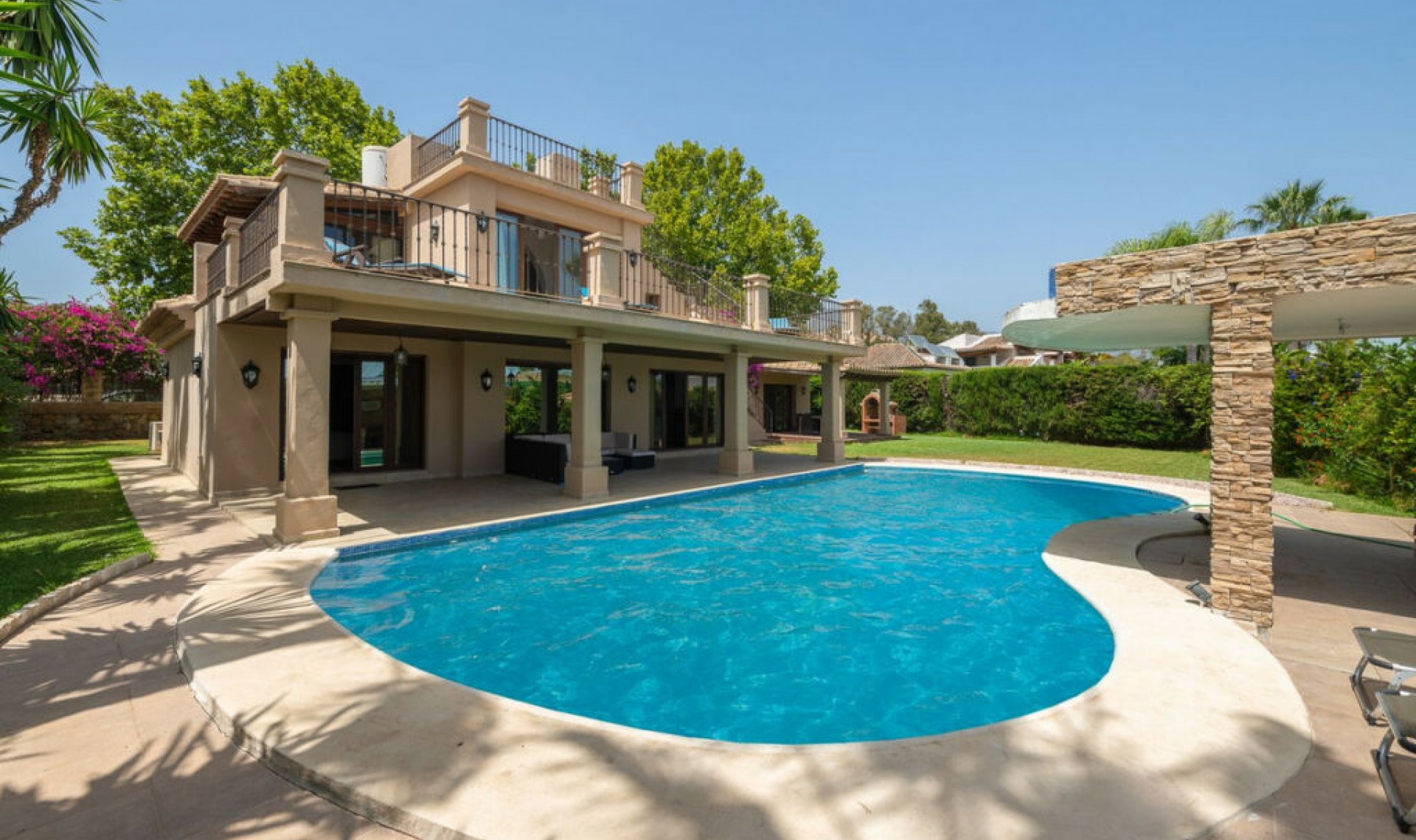 Resale - House -
The Golden Mile