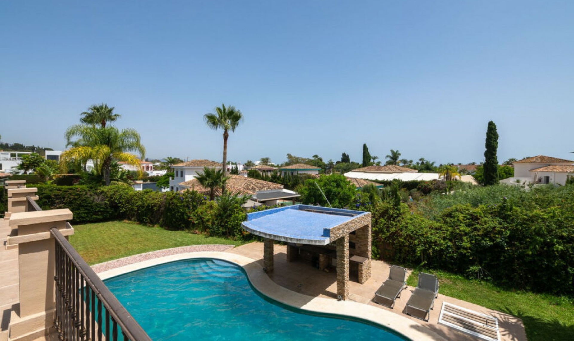 Resale - House -
The Golden Mile