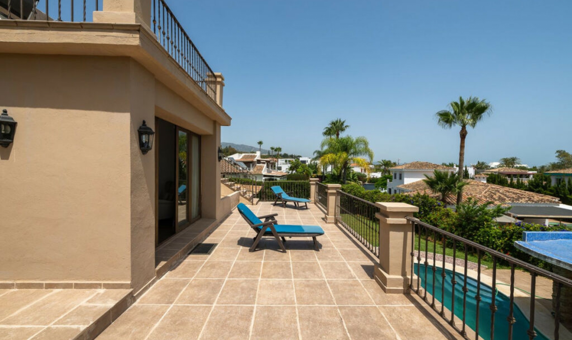 Resale - House -
The Golden Mile