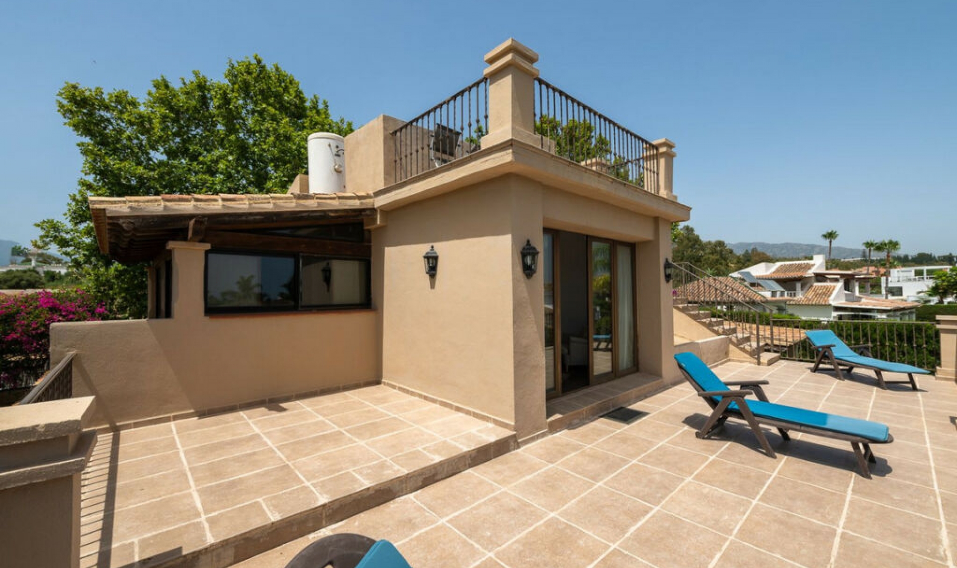 Resale - House -
The Golden Mile