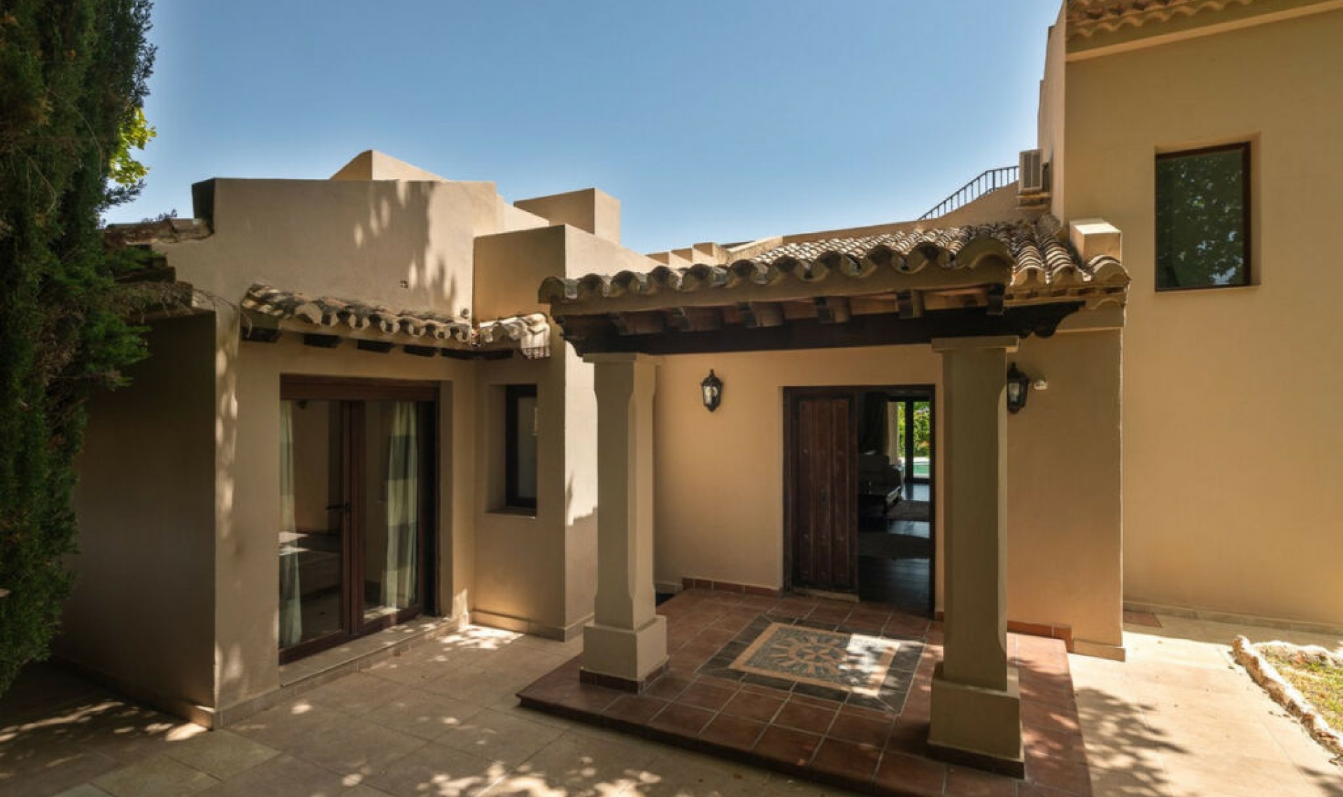 Resale - House -
The Golden Mile