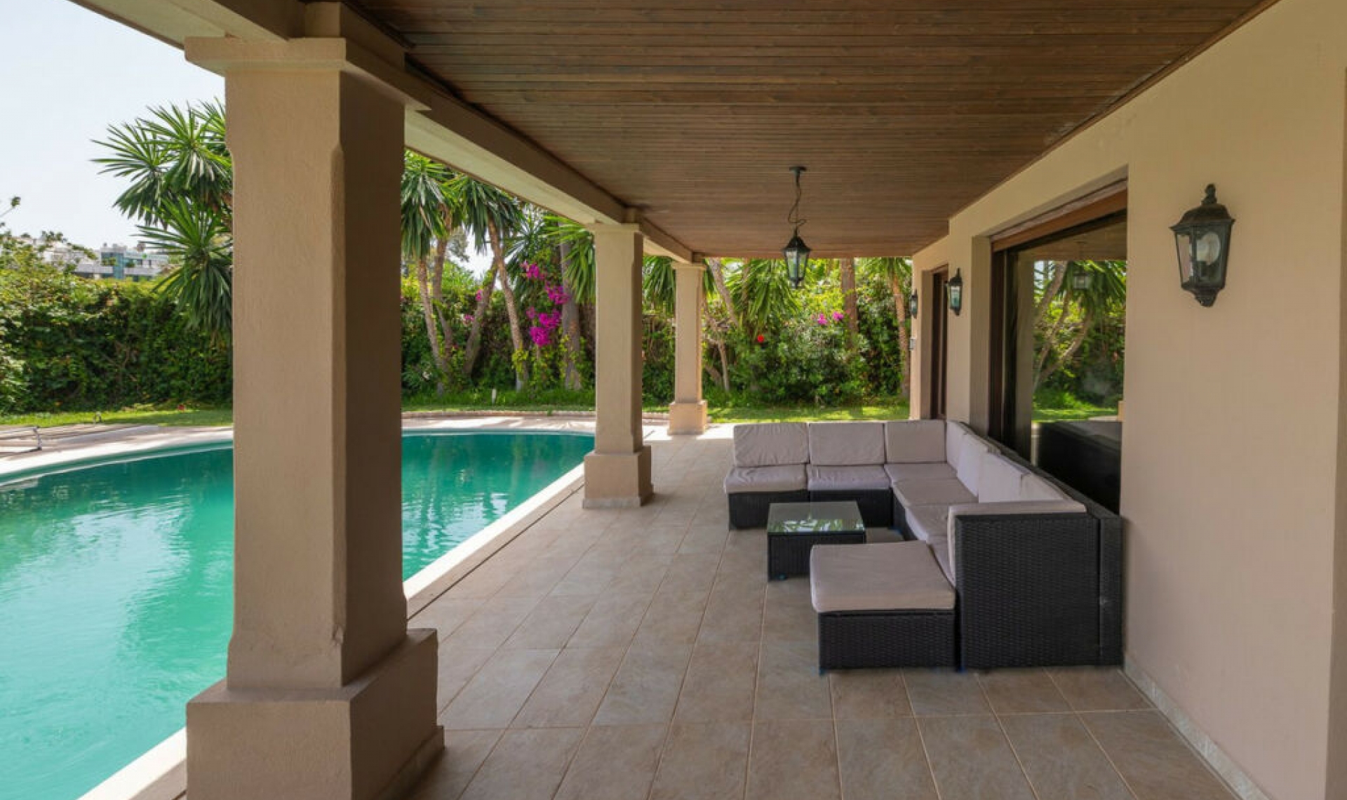 Resale - House -
The Golden Mile